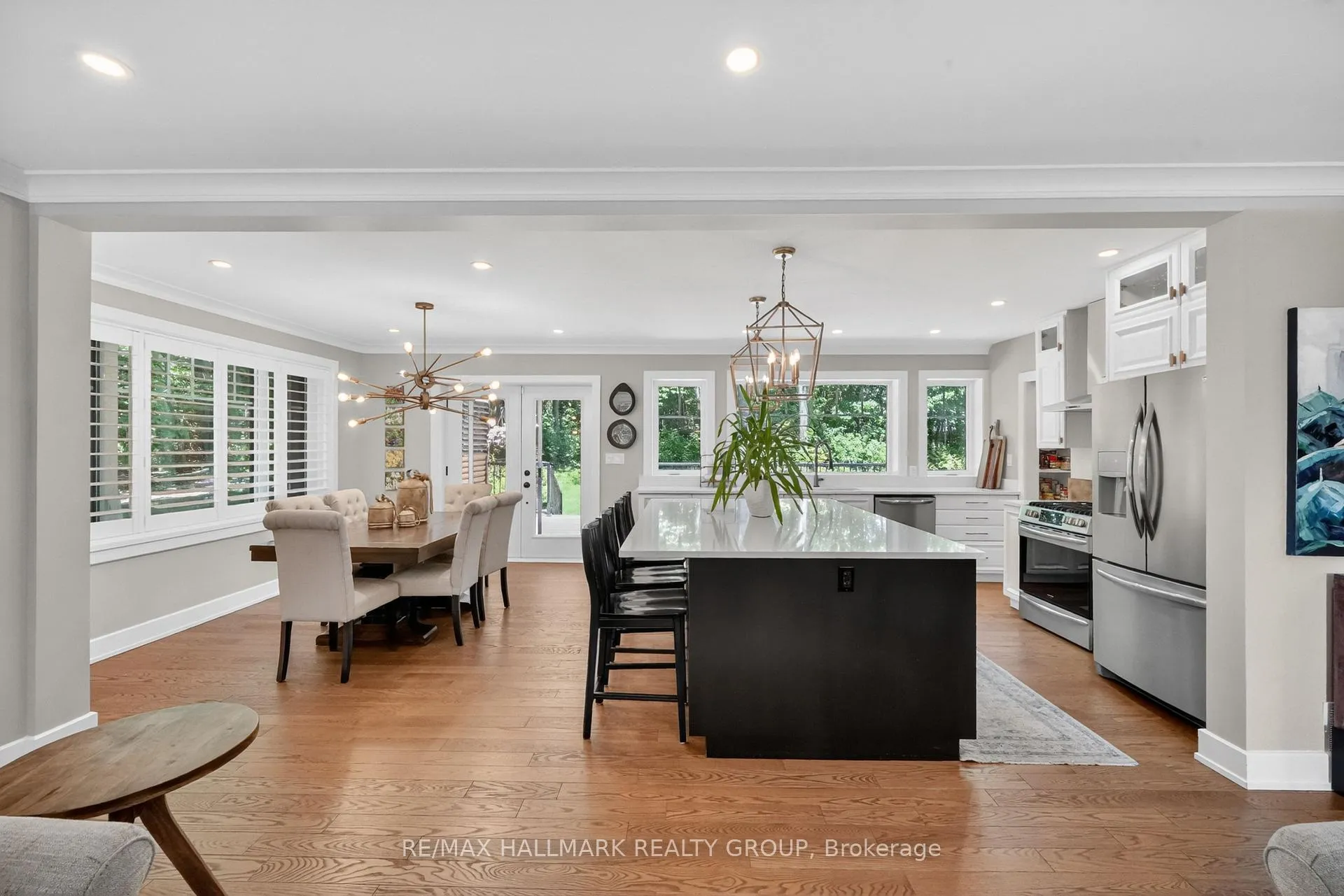 Photo 8 of 22 Cedar Road, Ottawa, Rothwell Heights — HOMEH