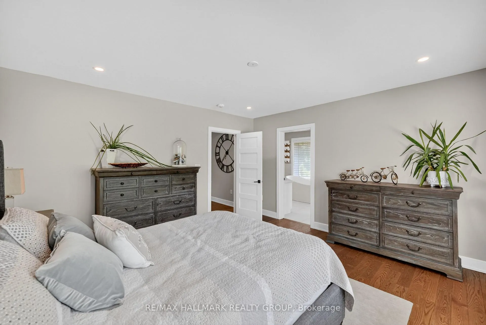 Photo 19 of 22 Cedar Road, Ottawa, Rothwell Heights — HOMEH