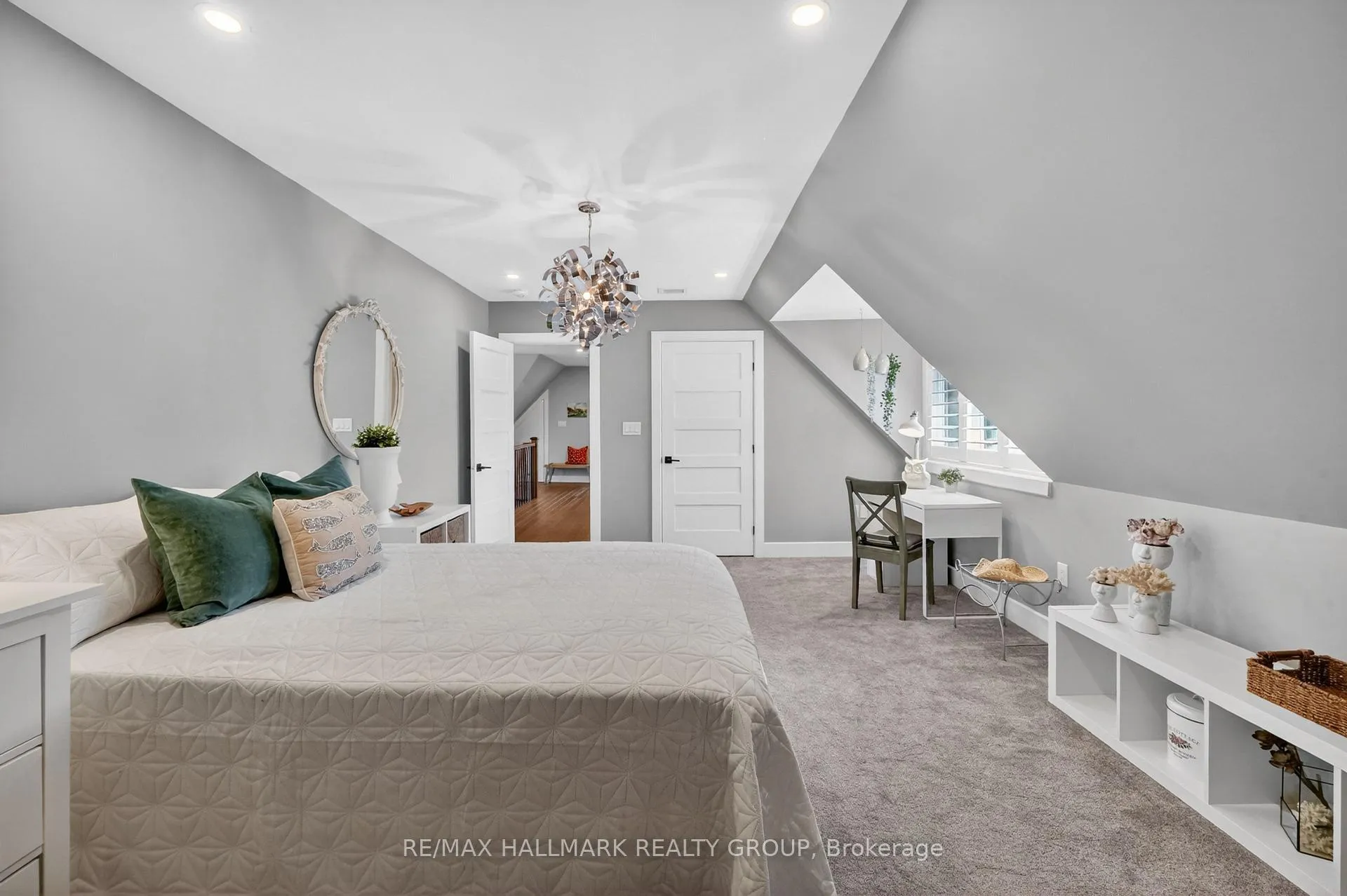 Photo 31 of 22 Cedar Road, Ottawa, Rothwell Heights — HOMEH