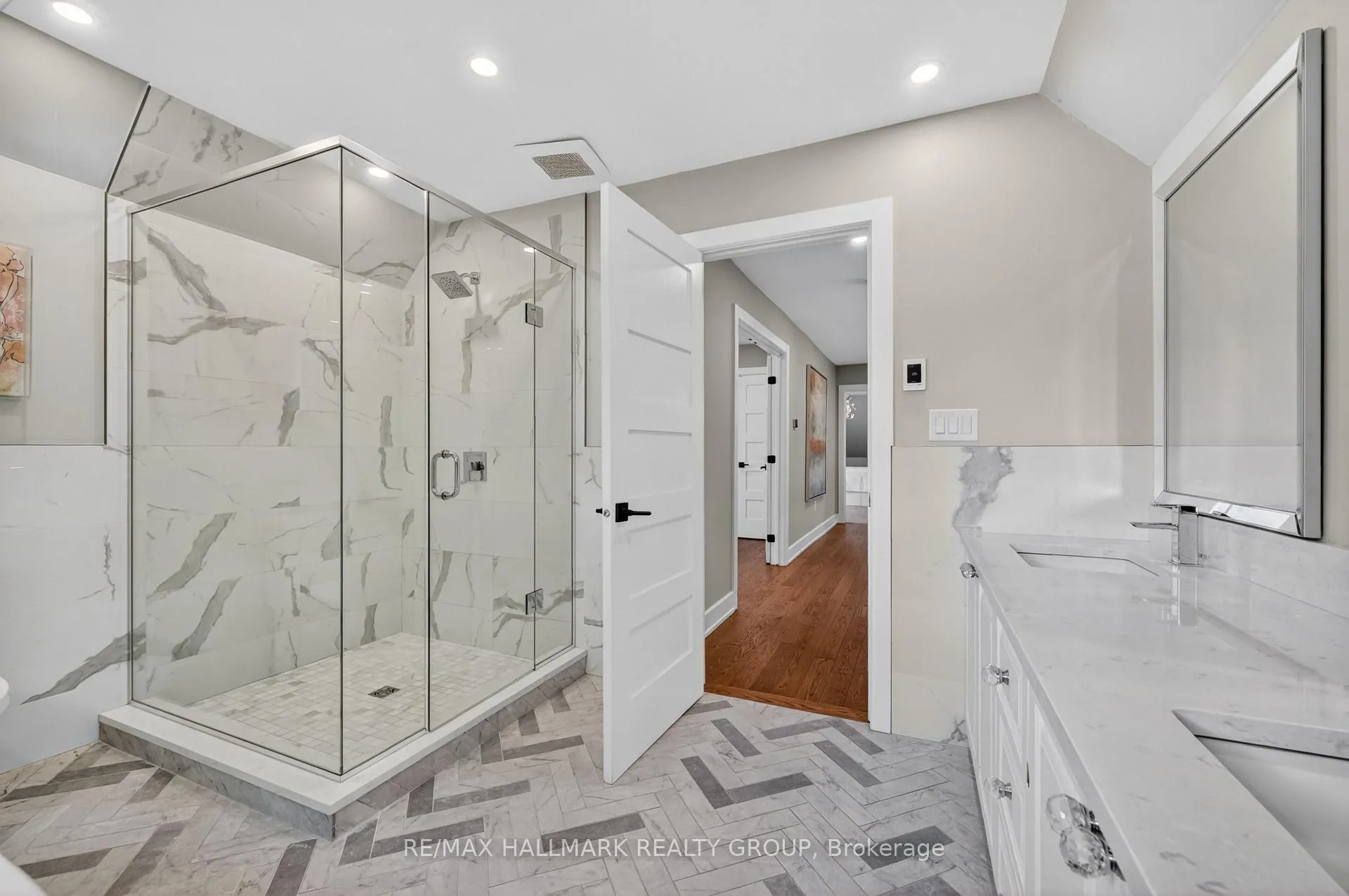 Photo 35 of 22 Cedar Road, Ottawa, Rothwell Heights — HOMEH