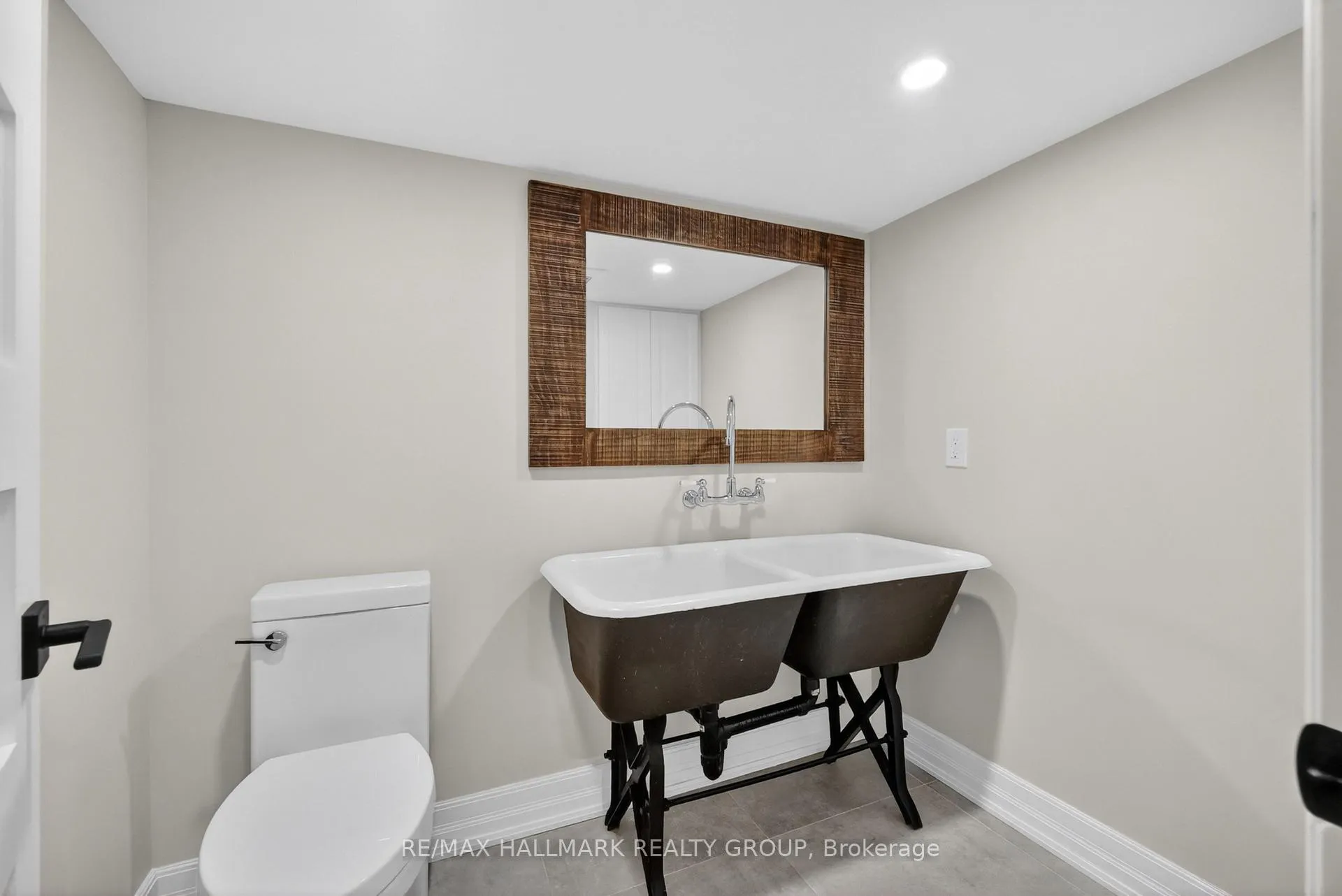 Photo 40 of 22 Cedar Road, Ottawa, Rothwell Heights — HOMEH