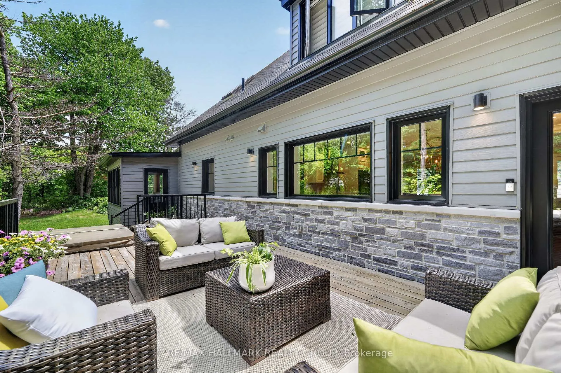 Photo 41 of 22 Cedar Road, Ottawa, Rothwell Heights — HOMEH