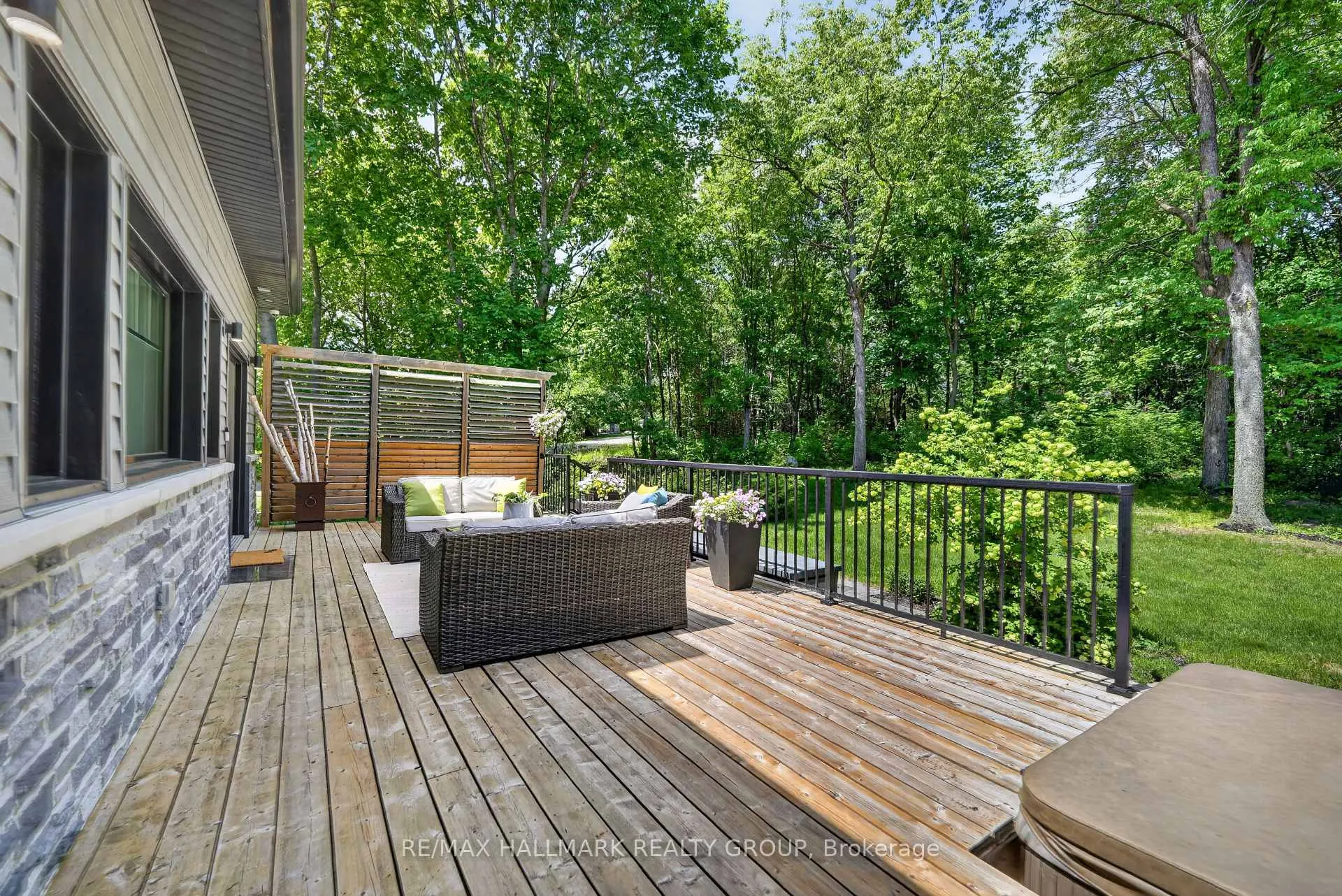 Photo 42 of 22 Cedar Road, Ottawa, Rothwell Heights — HOMEH