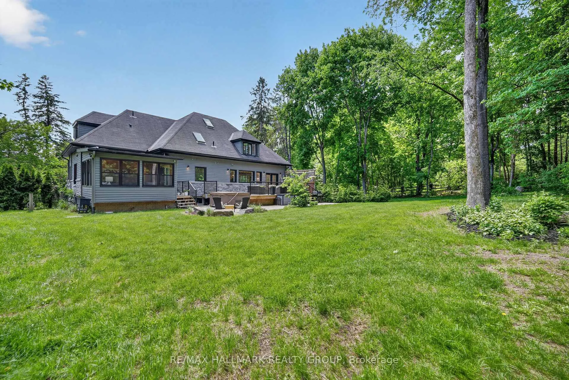 Photo 44 of 22 Cedar Road, Ottawa, Rothwell Heights — HOMEH