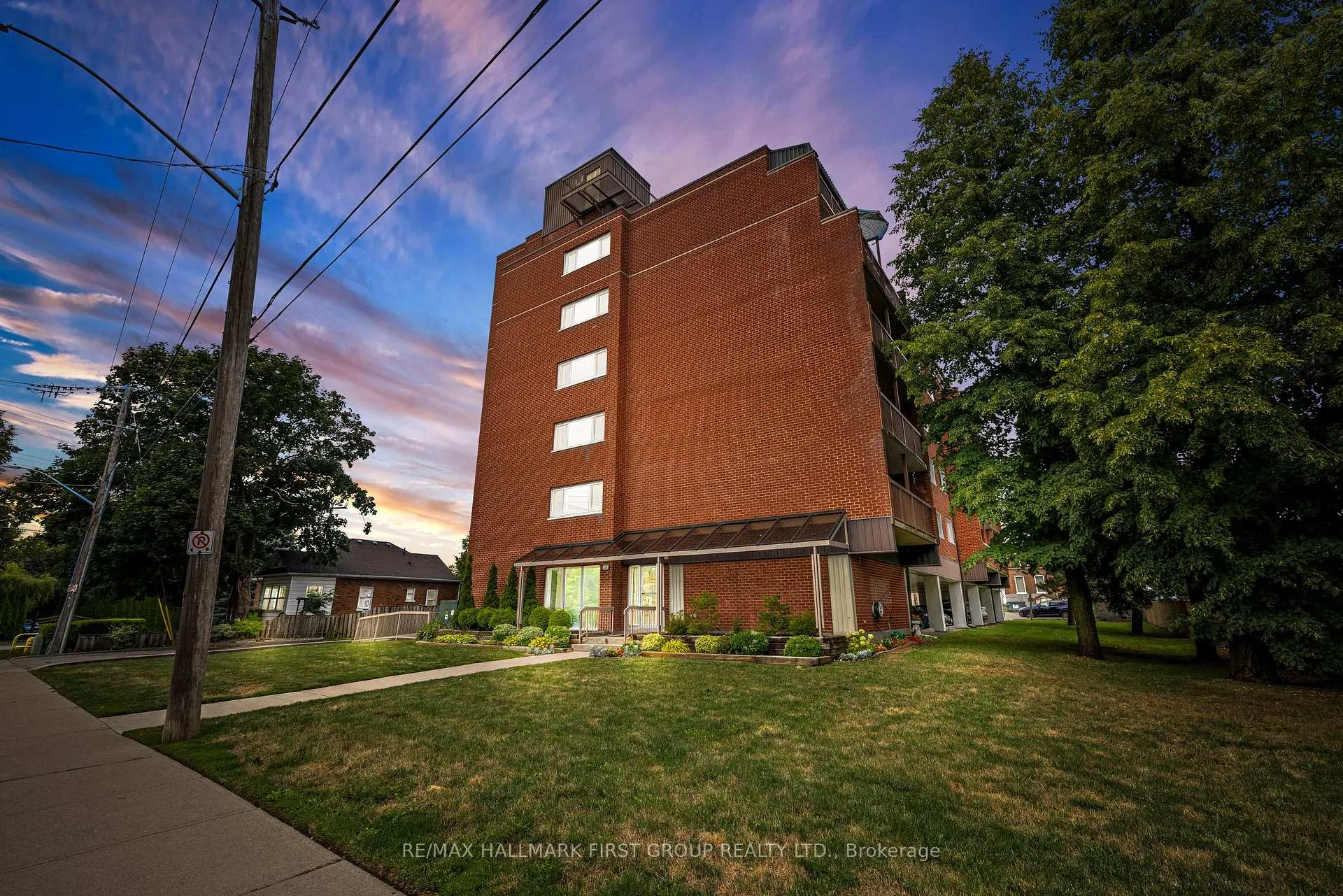 Front of Unit 604, 144 Queen Street