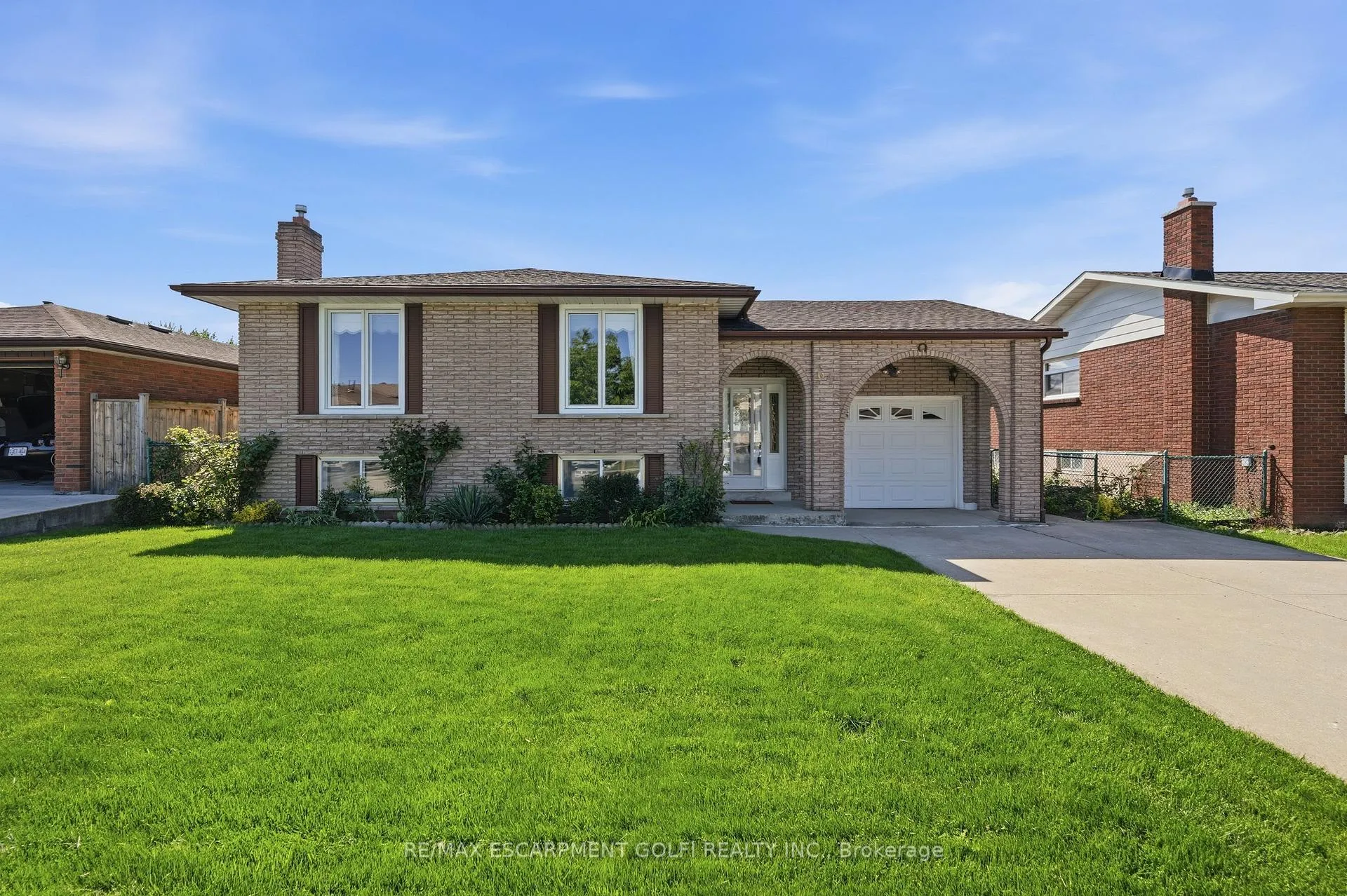 Photo 1 of 64 Eastbury Drive, Hamilton, Stoney Creek — HOMEH