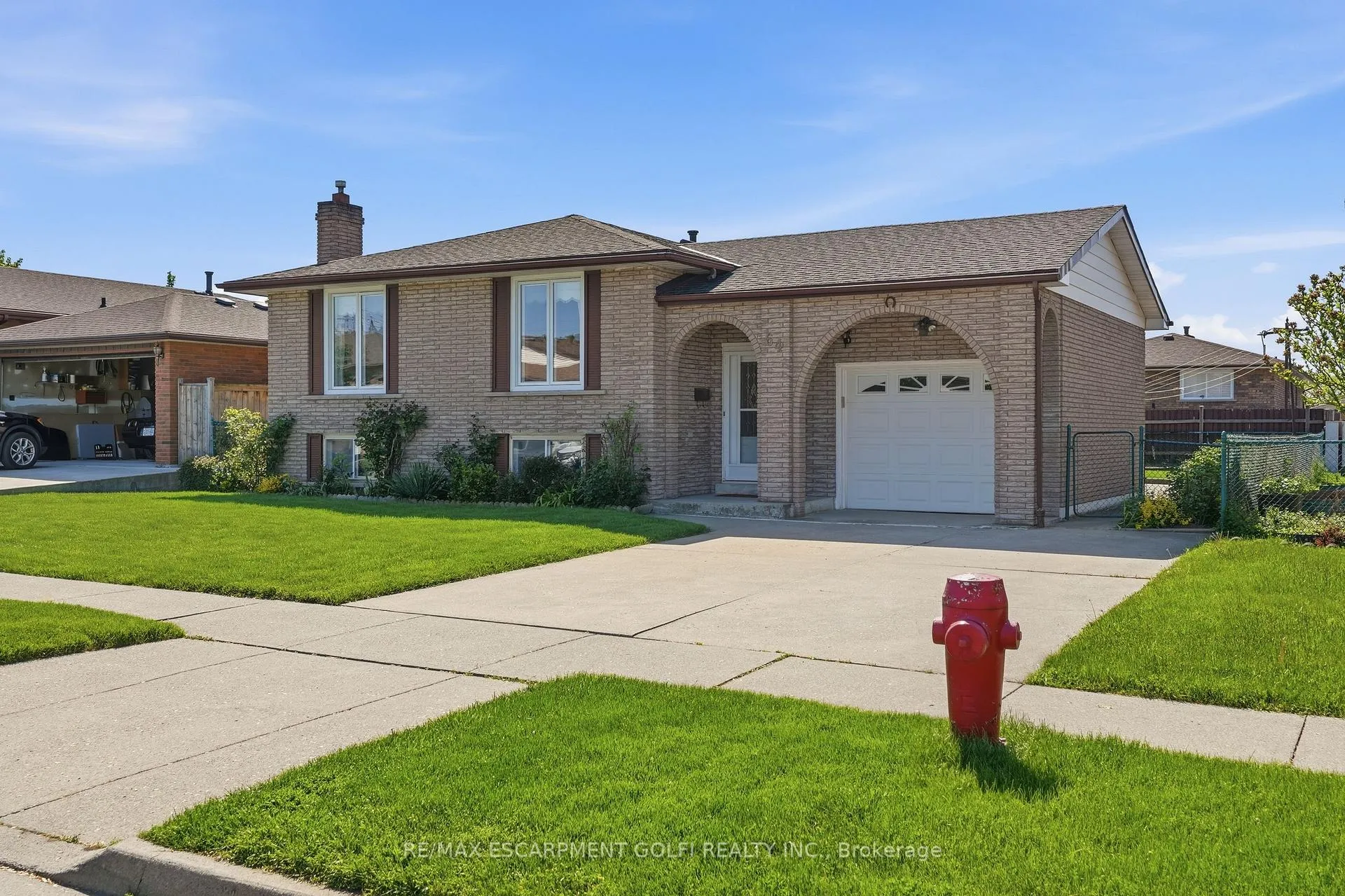 Photo 2 of 64 Eastbury Drive, Hamilton, Stoney Creek — HOMEH