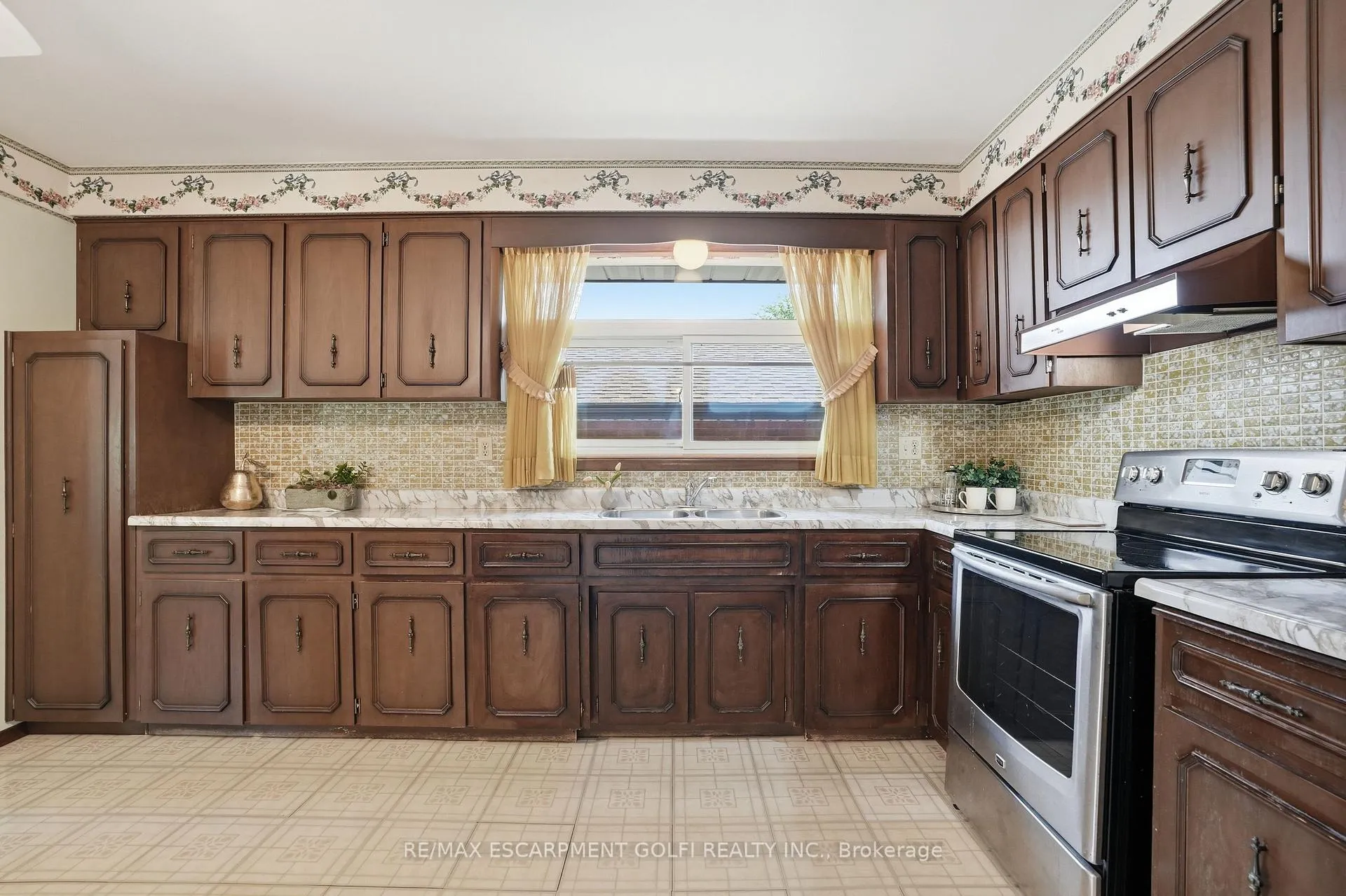 Photo 16 of 64 Eastbury Drive, Hamilton, Stoney Creek — HOMEH