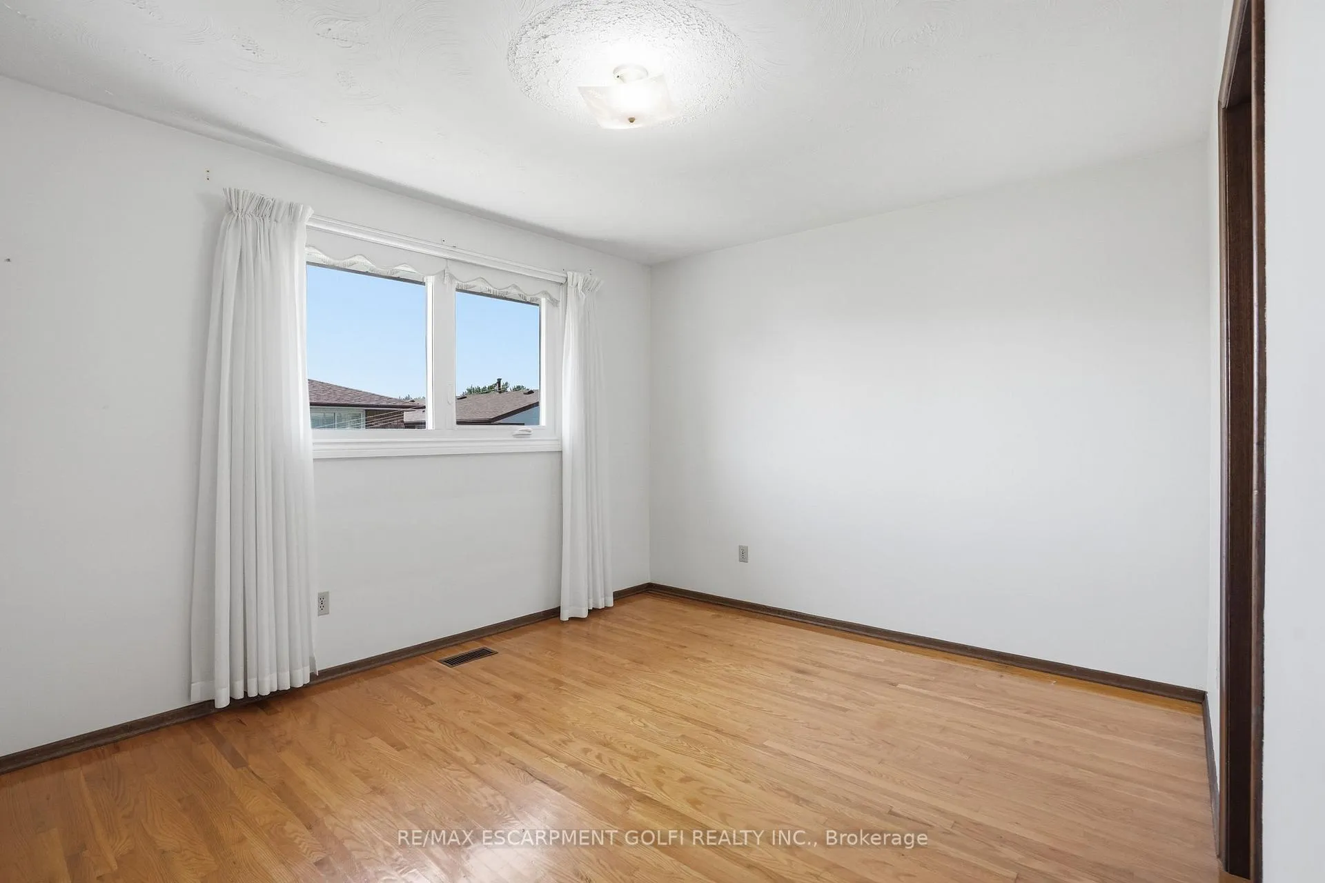 Photo 22 of 64 Eastbury Drive, Hamilton, Stoney Creek — HOMEH