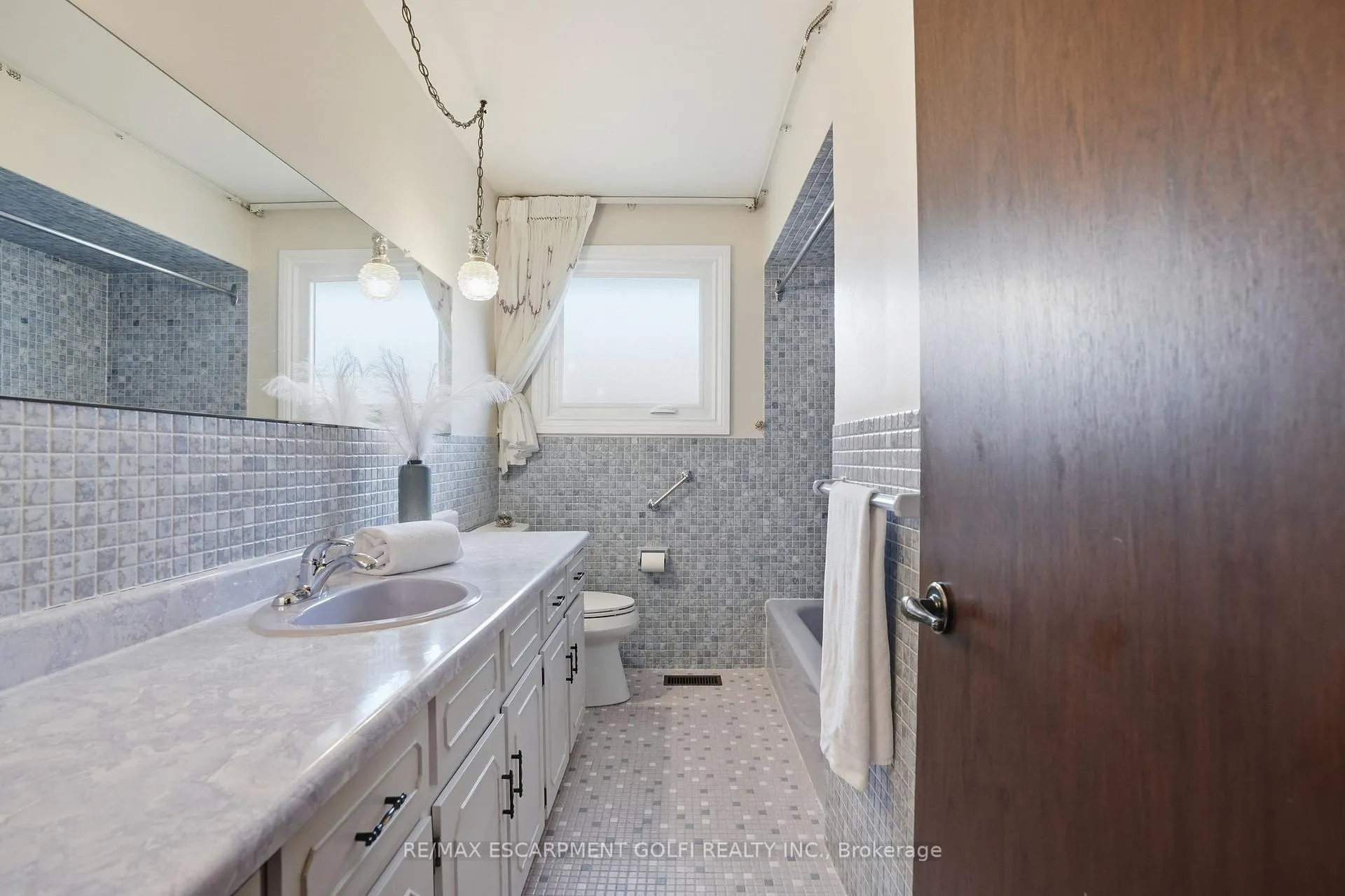Photo 24 of 64 Eastbury Drive, Hamilton, Stoney Creek — HOMEH