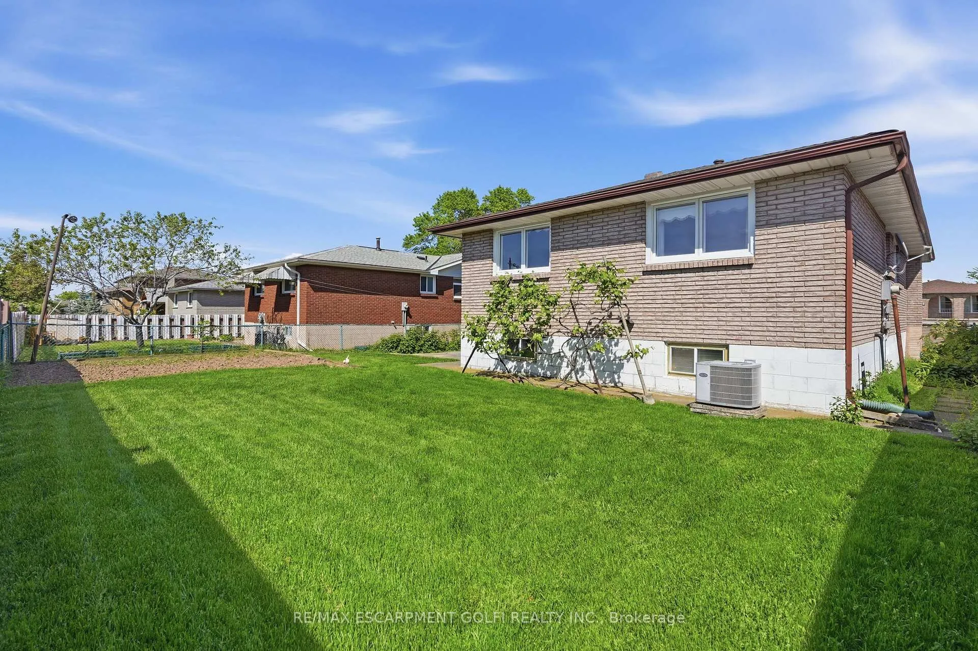 Photo 44 of 64 Eastbury Drive, Hamilton, Stoney Creek — HOMEH
