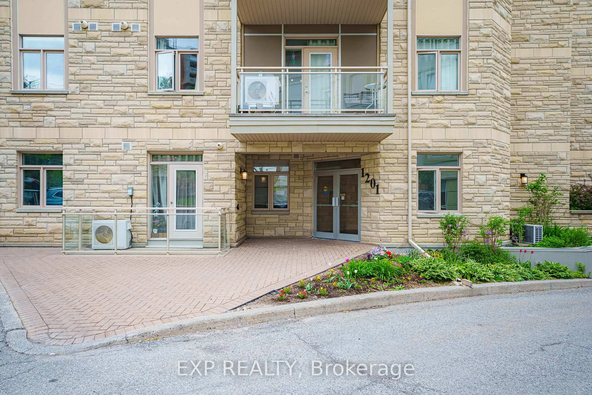 Photo 2 of Unit 408, 1201 Ohio Street, Ottawa, Billings Bridge — HOMEH