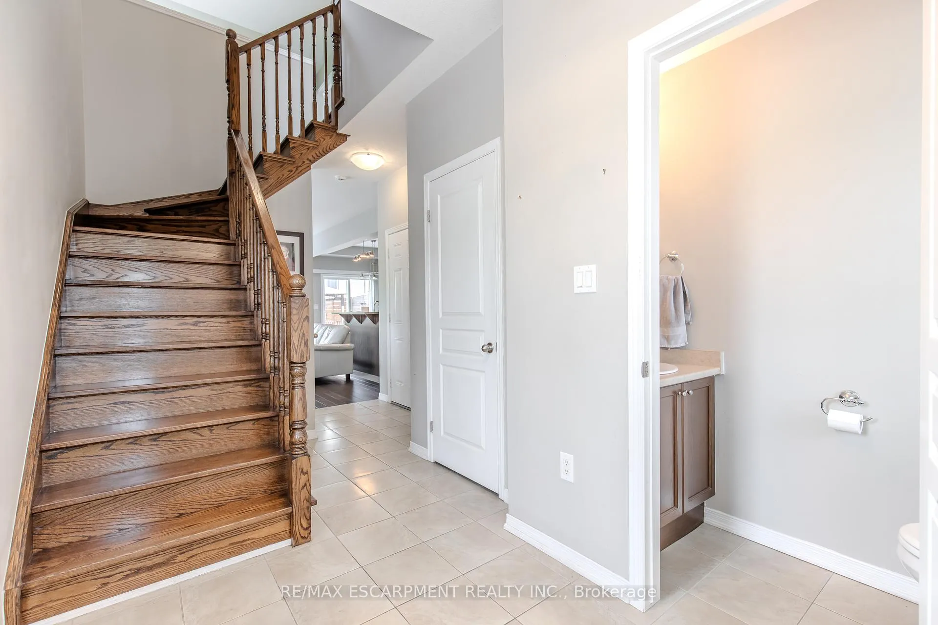 Photo 5 of Unit 41, 170 Palacebeach Trail, Hamilton, Stoney Creek — HOMEH
