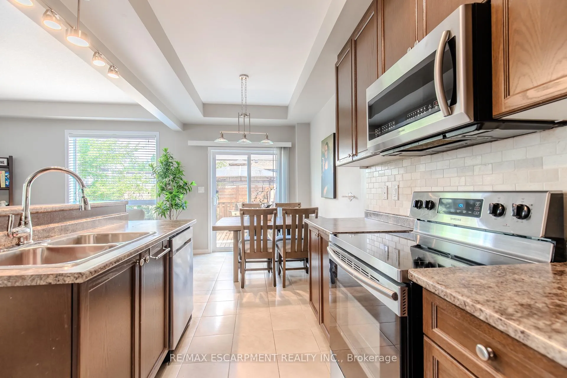 Photo 11 of Unit 41, 170 Palacebeach Trail, Hamilton, Stoney Creek — HOMEH