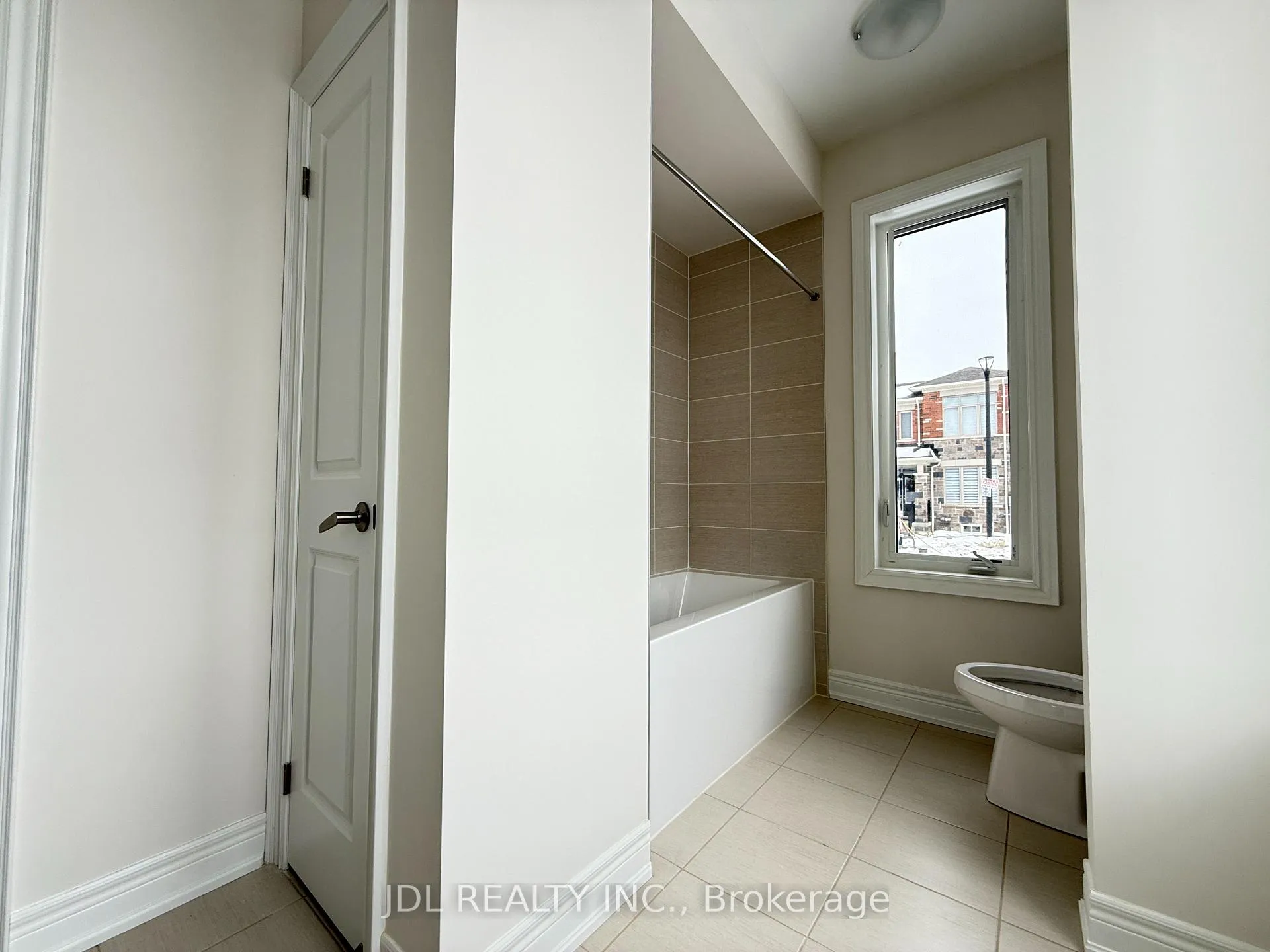 Photo 5 of 3017 Gatestone Path, Pickering, Rural Pickering — HOMEH