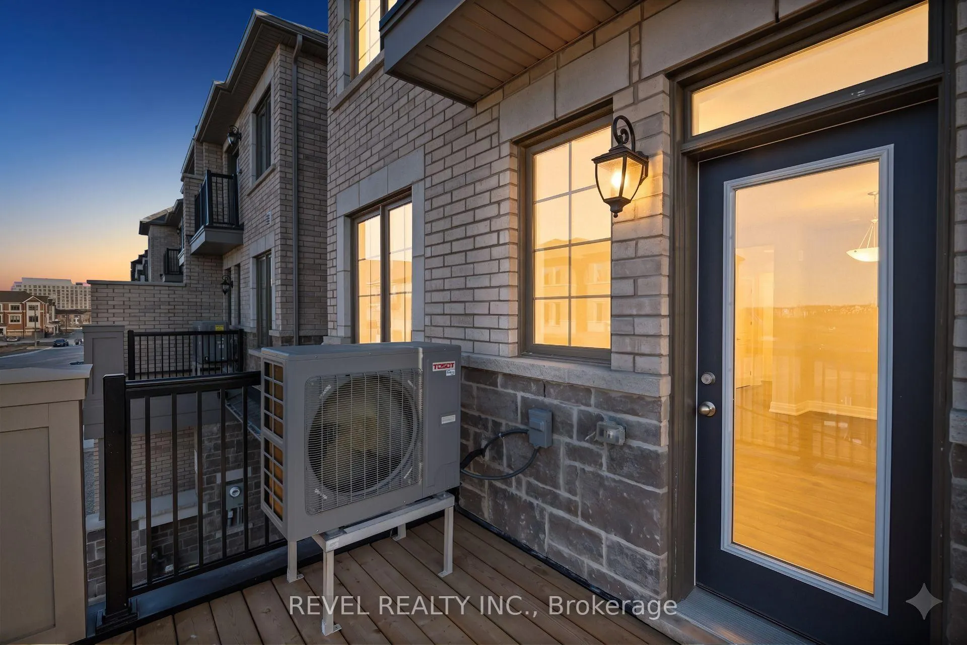 Photo 24 of 22 Varsity Drive, Brampton, Northwest Brampton — HOMEH