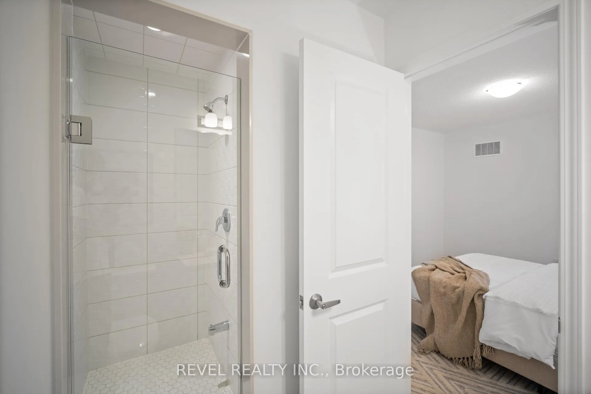 Photo 33 of 22 Varsity Drive, Brampton, Northwest Brampton — HOMEH