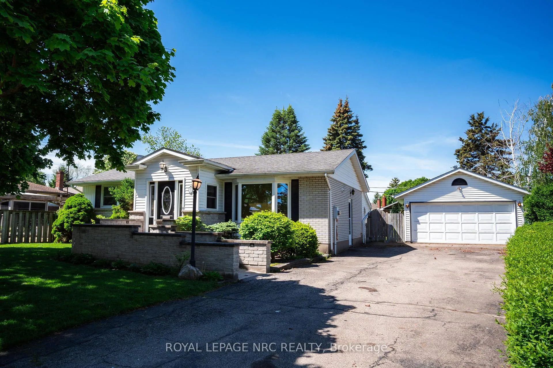 Photo 1 of 3 Monique Crescent, St. Catharines, Vine/Linwell — HOMEH