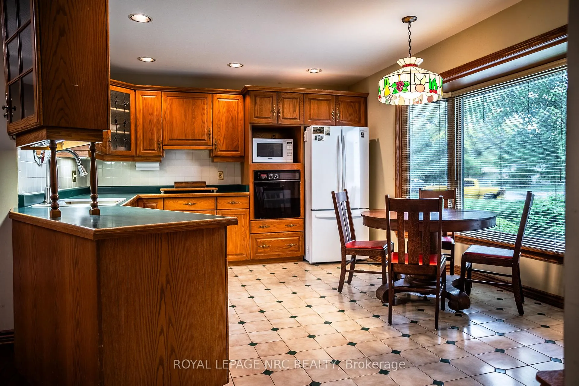 Photo 6 of 3 Monique Crescent, St. Catharines, Vine/Linwell — HOMEH