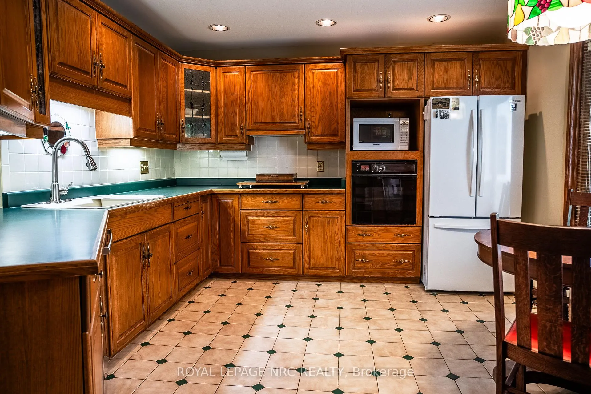 Photo 7 of 3 Monique Crescent, St. Catharines, Vine/Linwell — HOMEH