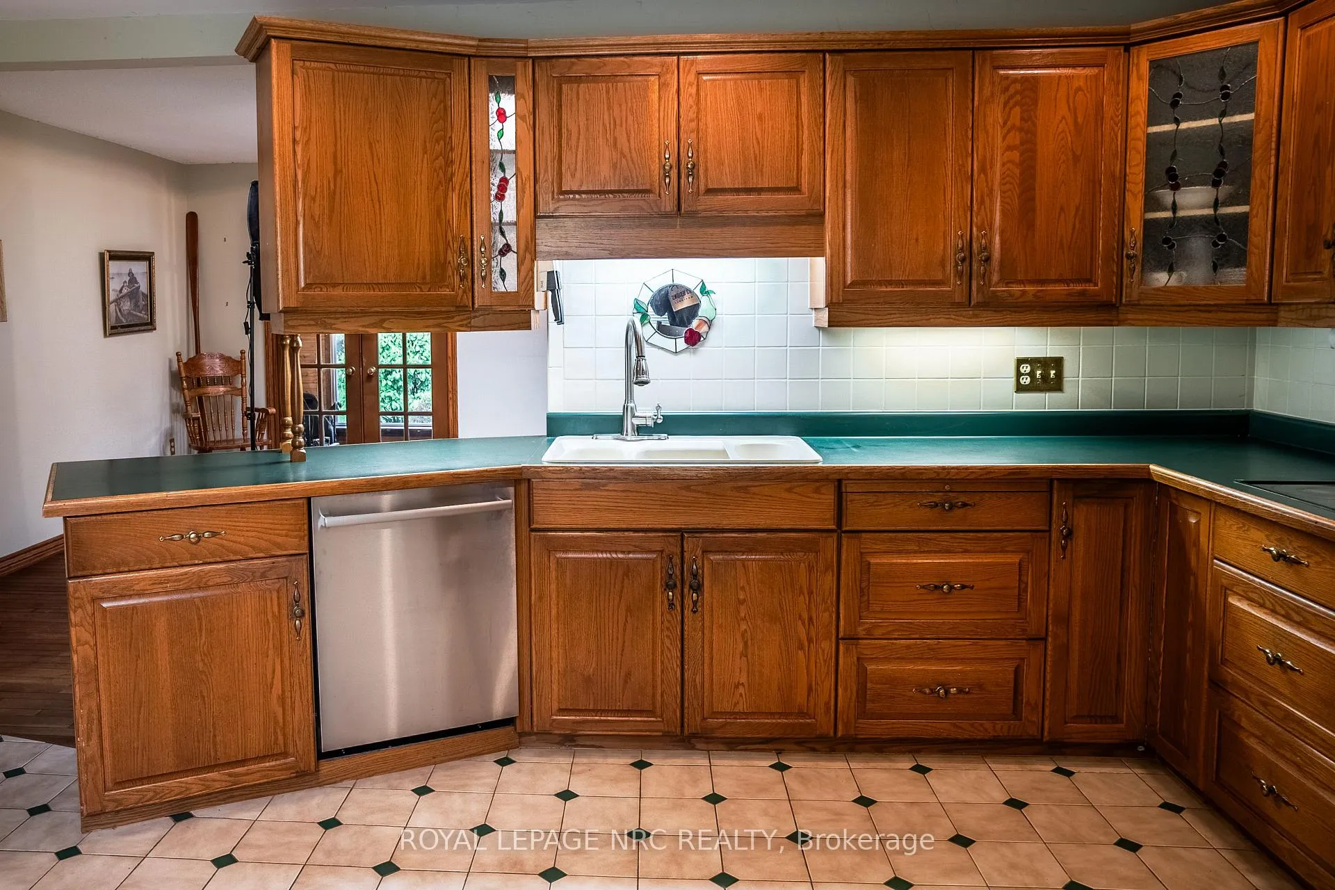 Photo 10 of 3 Monique Crescent, St. Catharines, Vine/Linwell — HOMEH