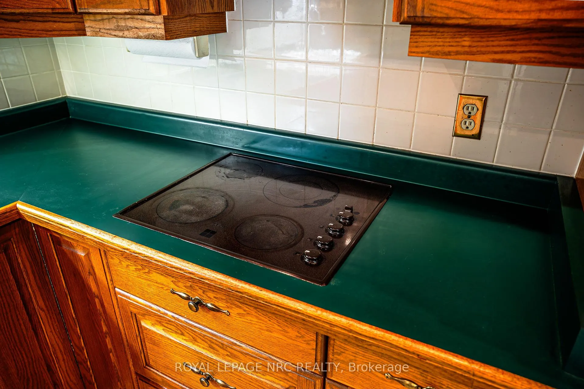 Photo 11 of 3 Monique Crescent, St. Catharines, Vine/Linwell — HOMEH