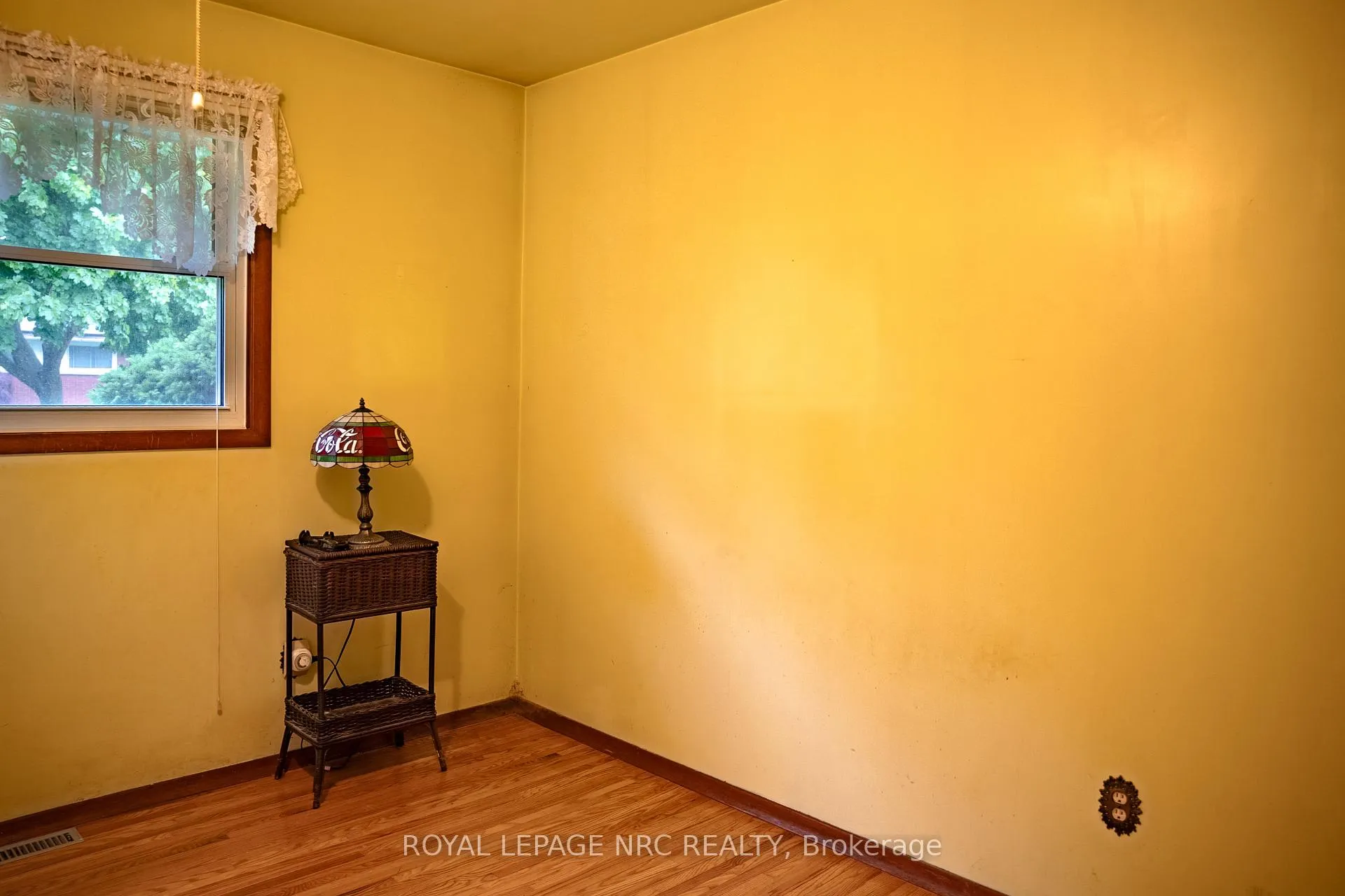 Photo 19 of 3 Monique Crescent, St. Catharines, Vine/Linwell — HOMEH