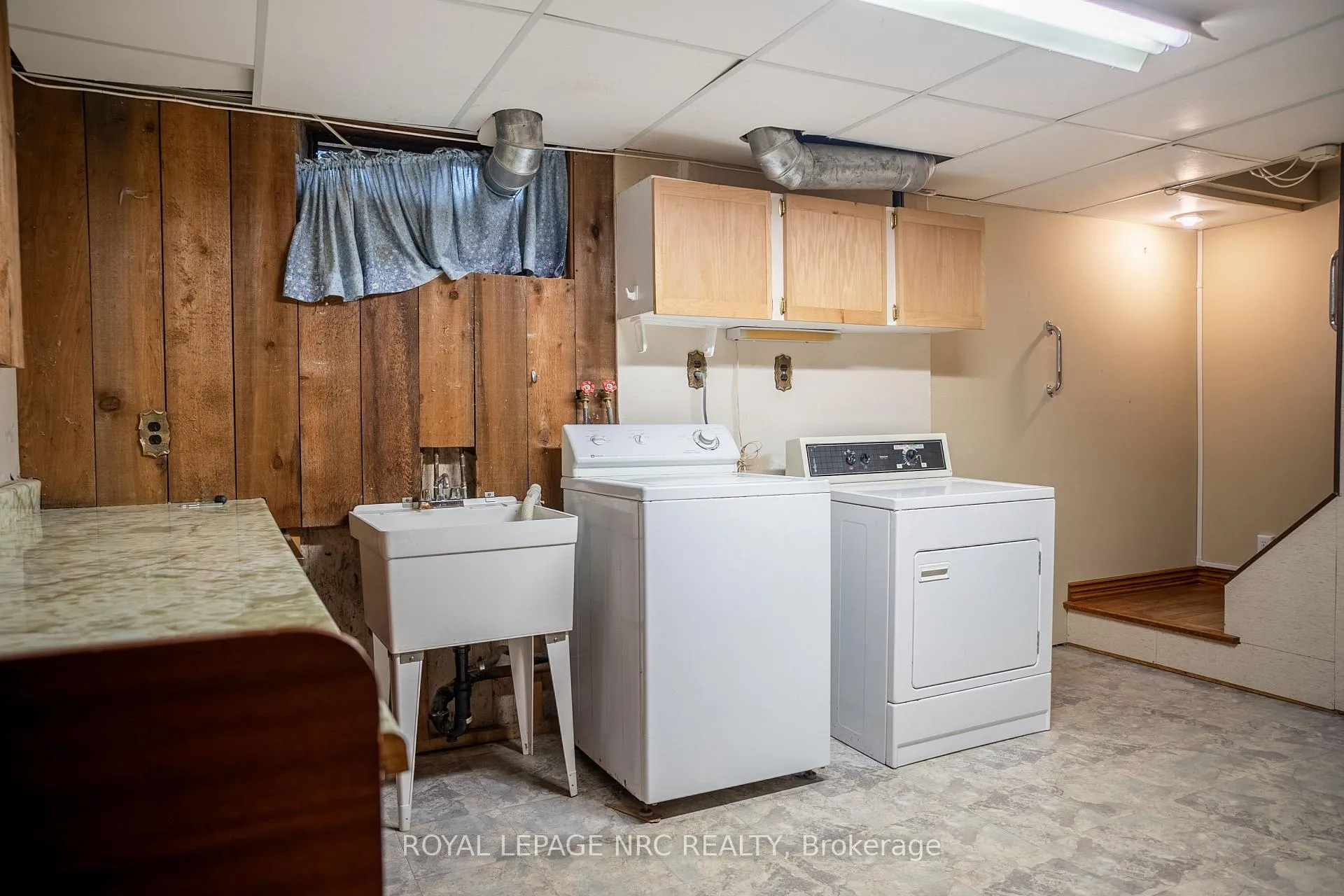 Photo 23 of 3 Monique Crescent, St. Catharines, Vine/Linwell — HOMEH