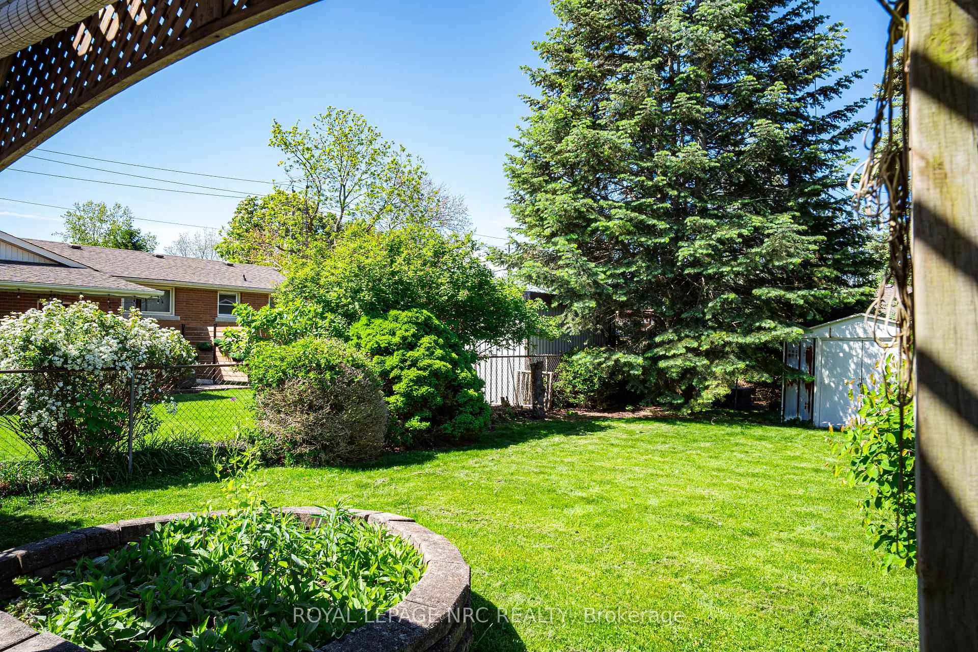 Photo 32 of 3 Monique Crescent, St. Catharines, Vine/Linwell — HOMEH