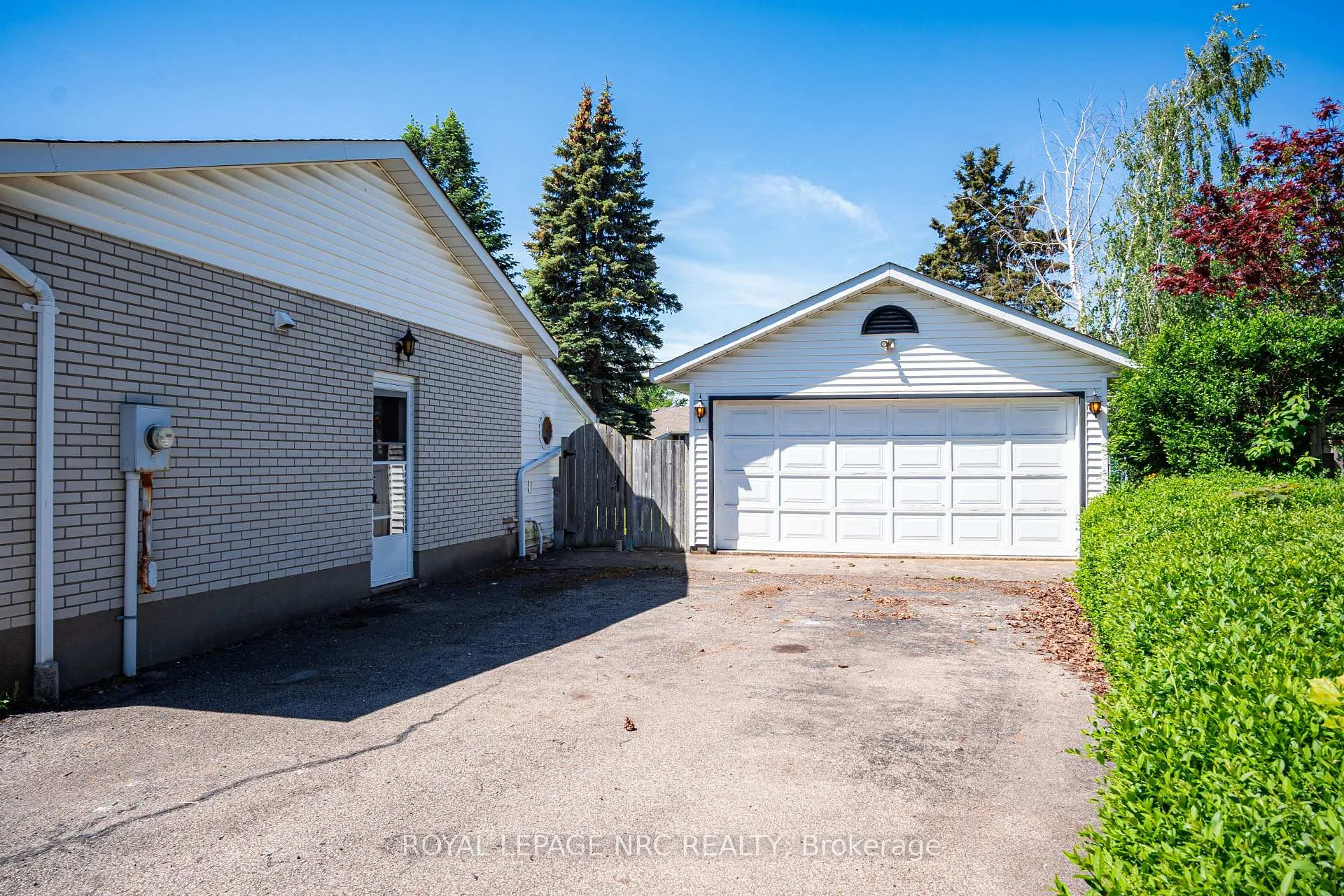 Photo 36 of 3 Monique Crescent, St. Catharines, Vine/Linwell — HOMEH