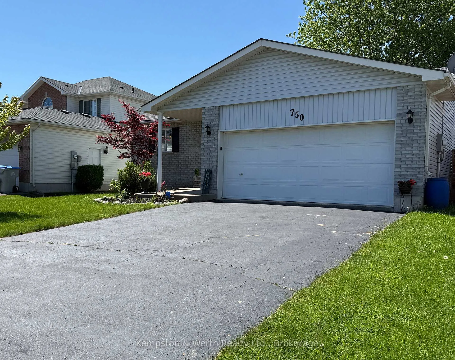 Front of 750 Lavery Street W