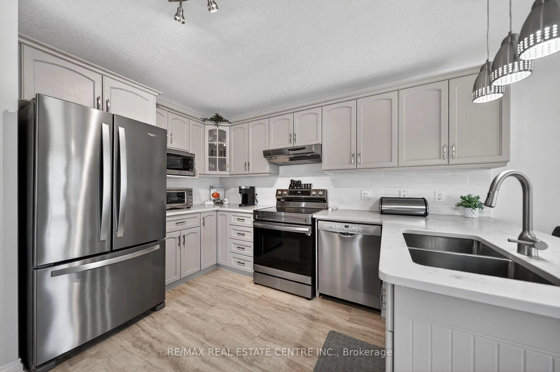 Photo 13 of 63 Pentland Drive, Cambridge — HOMEH