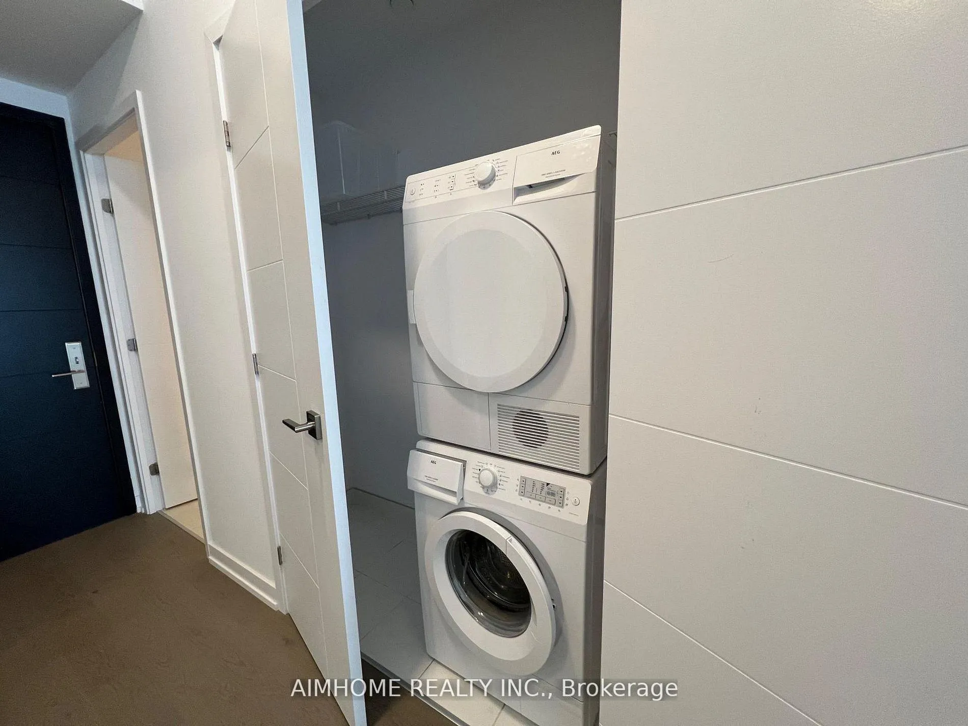 Photo 8 of Unit 5003, 488 University Avenue, Toronto, University — HOMEH