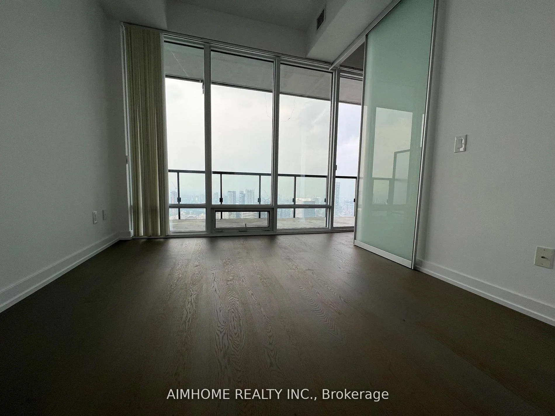 Photo 14 of Unit 5003, 488 University Avenue, Toronto, University — HOMEH
