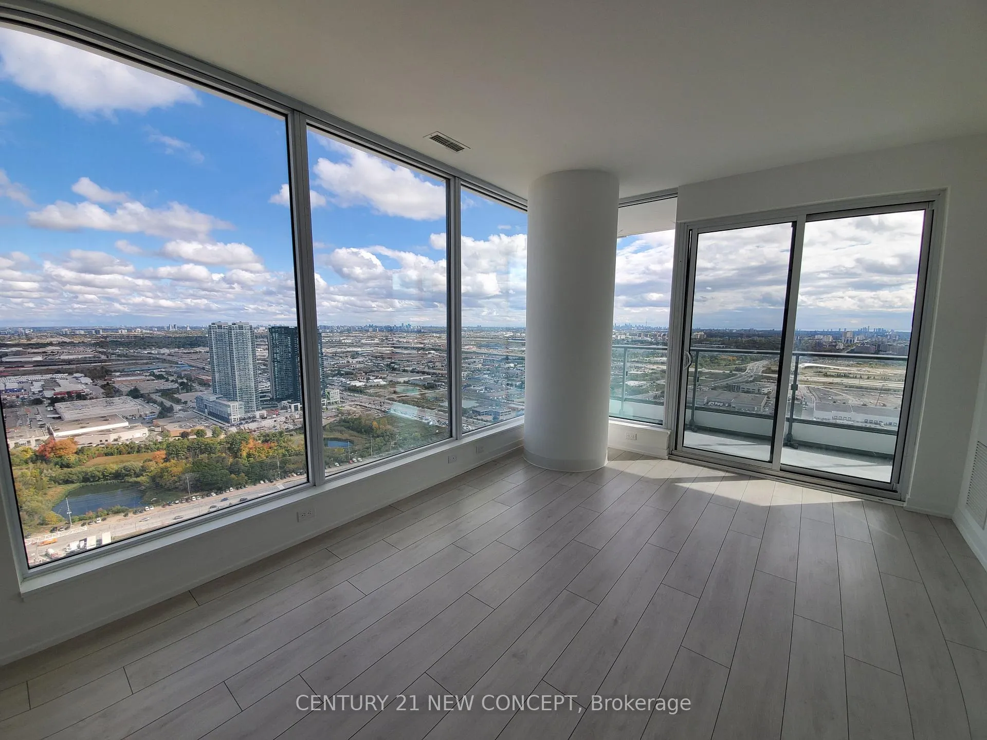 Photo 3 of Unit 4703, 5 Buttermill Avenue, Vaughan, Vaughan Corporate Centre — HOMEH