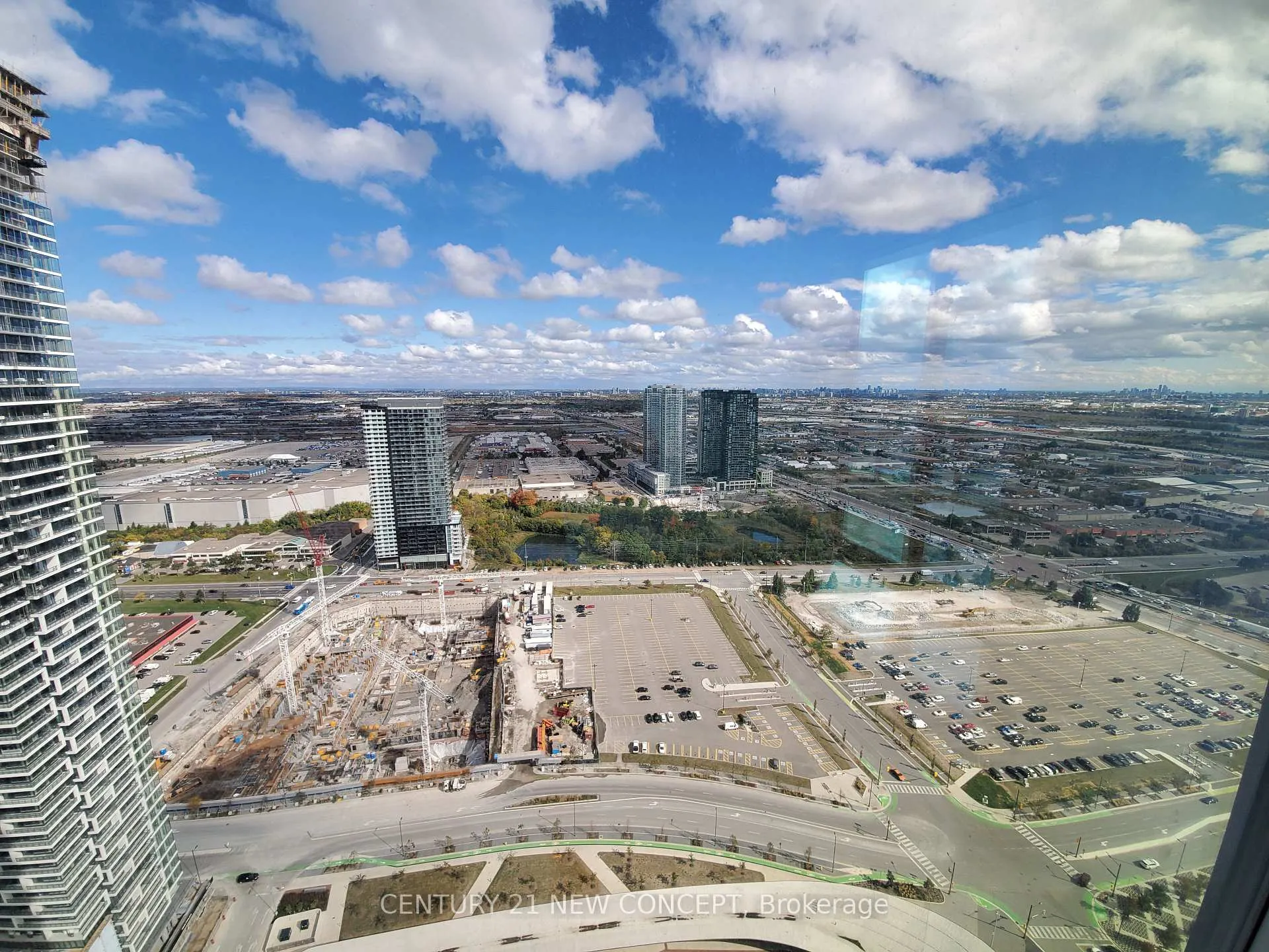 Photo 4 of Unit 4703, 5 Buttermill Avenue, Vaughan, Vaughan Corporate Centre — HOMEH