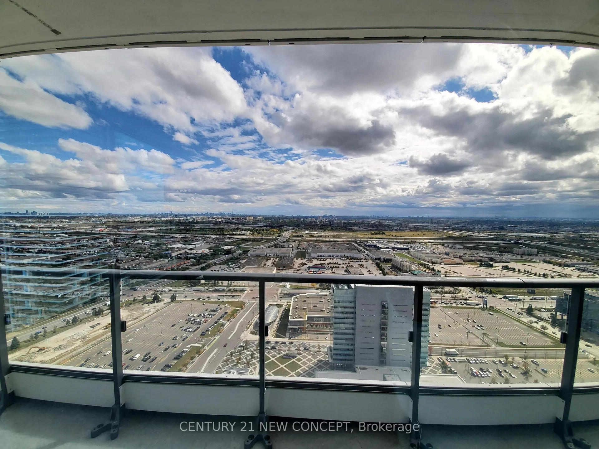 Photo 5 of Unit 4703, 5 Buttermill Avenue, Vaughan, Vaughan Corporate Centre — HOMEH