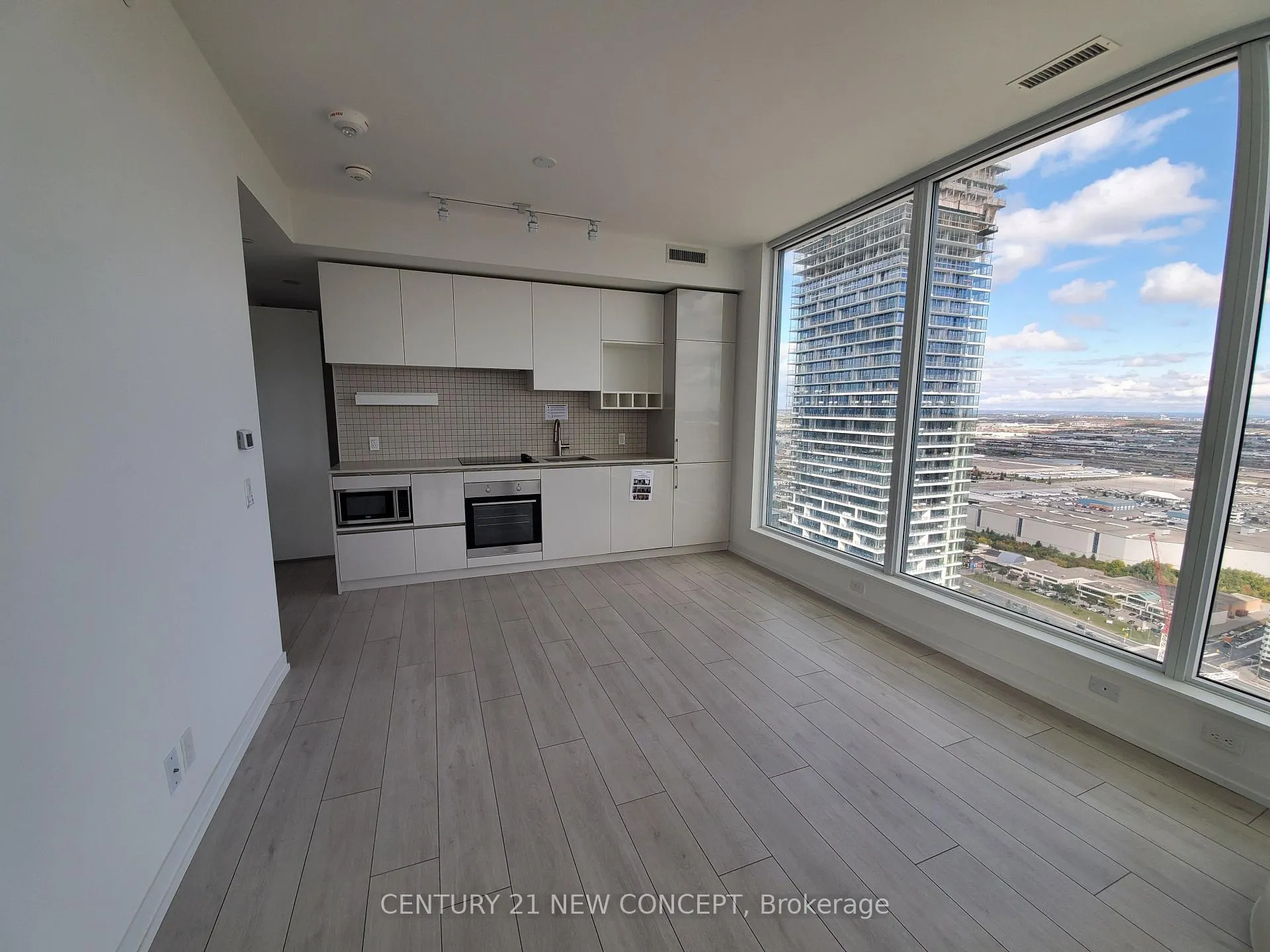 Photo 7 of Unit 4703, 5 Buttermill Avenue, Vaughan, Vaughan Corporate Centre — HOMEH