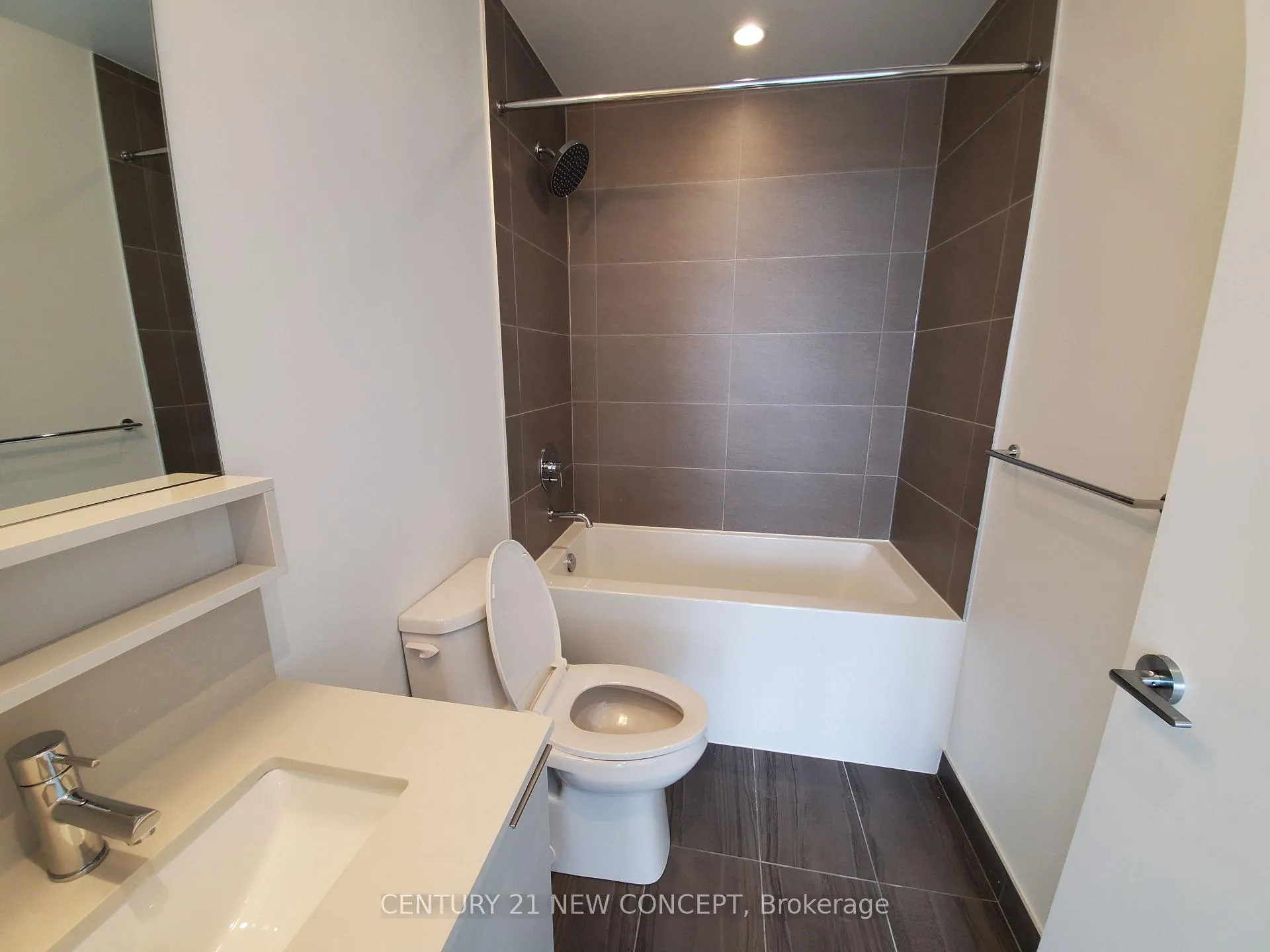 Photo 8 of Unit 4703, 5 Buttermill Avenue, Vaughan, Vaughan Corporate Centre — HOMEH