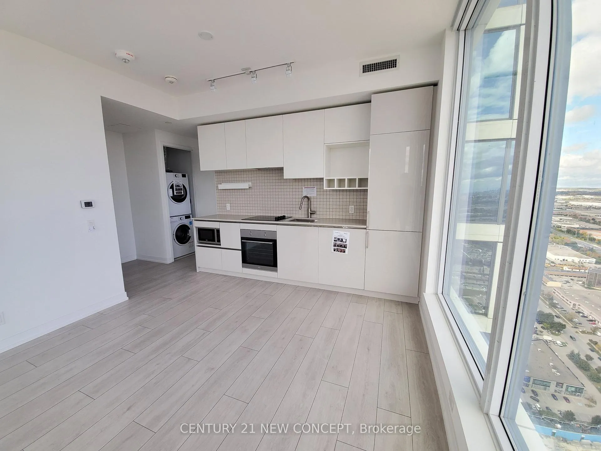 Photo 9 of Unit 4703, 5 Buttermill Avenue, Vaughan, Vaughan Corporate Centre — HOMEH