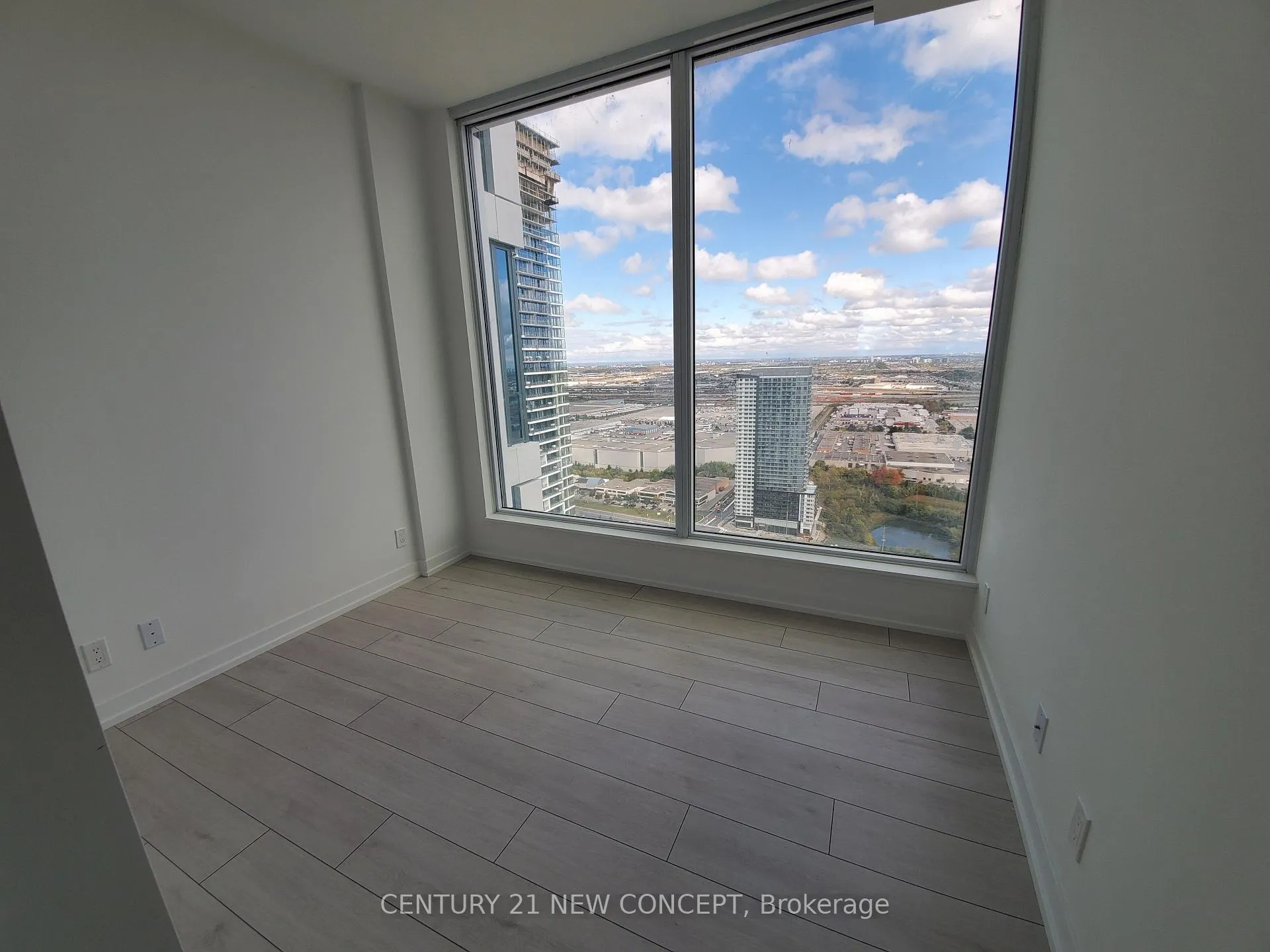 Photo 11 of Unit 4703, 5 Buttermill Avenue, Vaughan, Vaughan Corporate Centre — HOMEH
