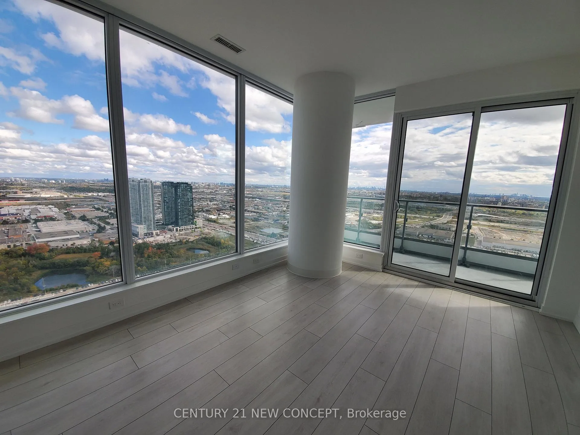 Photo 13 of Unit 4703, 5 Buttermill Avenue, Vaughan, Vaughan Corporate Centre — HOMEH