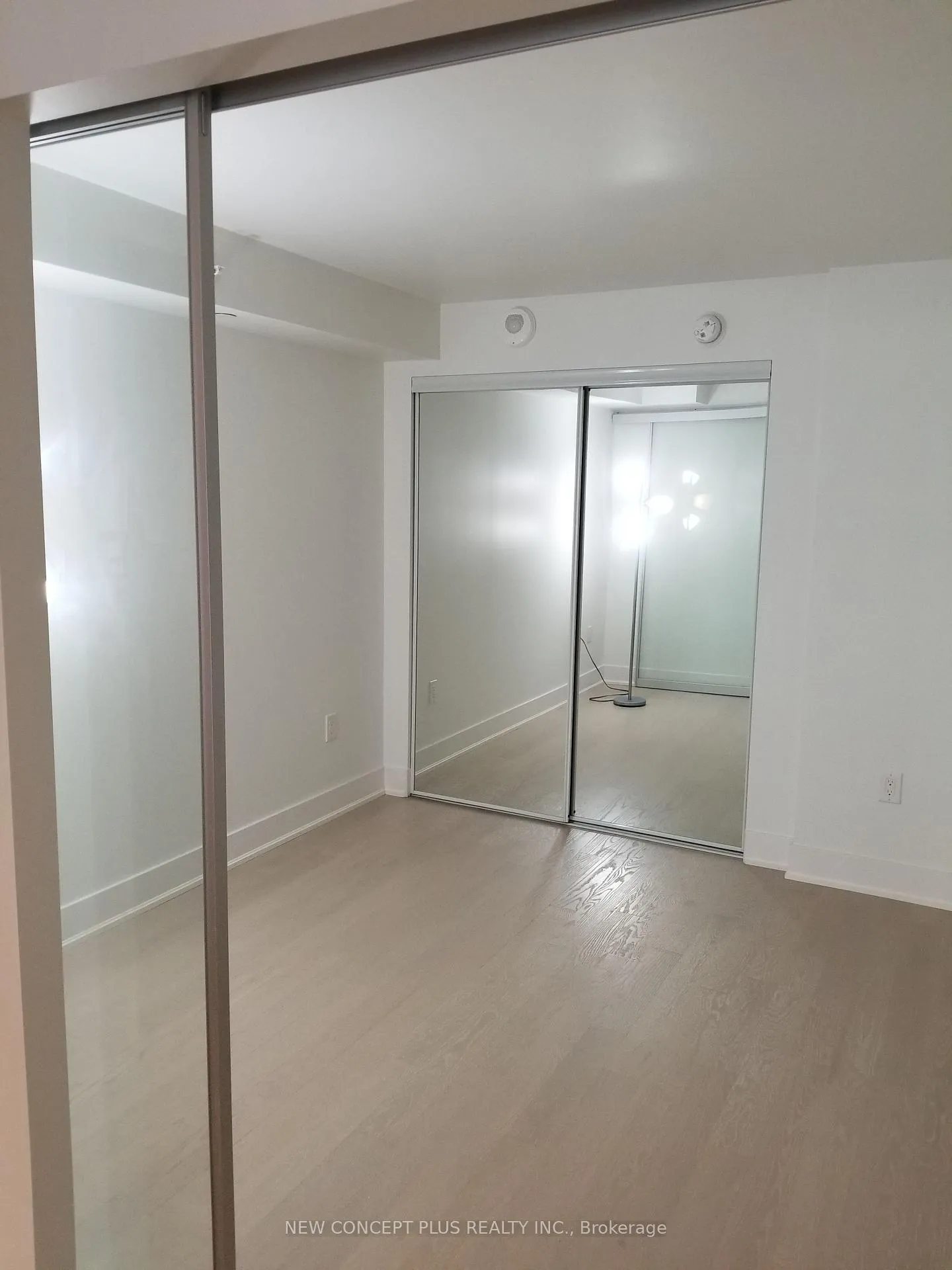 Photo 3 of Unit 719, 955 Bay Street, Toronto, Bay Street Corridor — HOMEH
