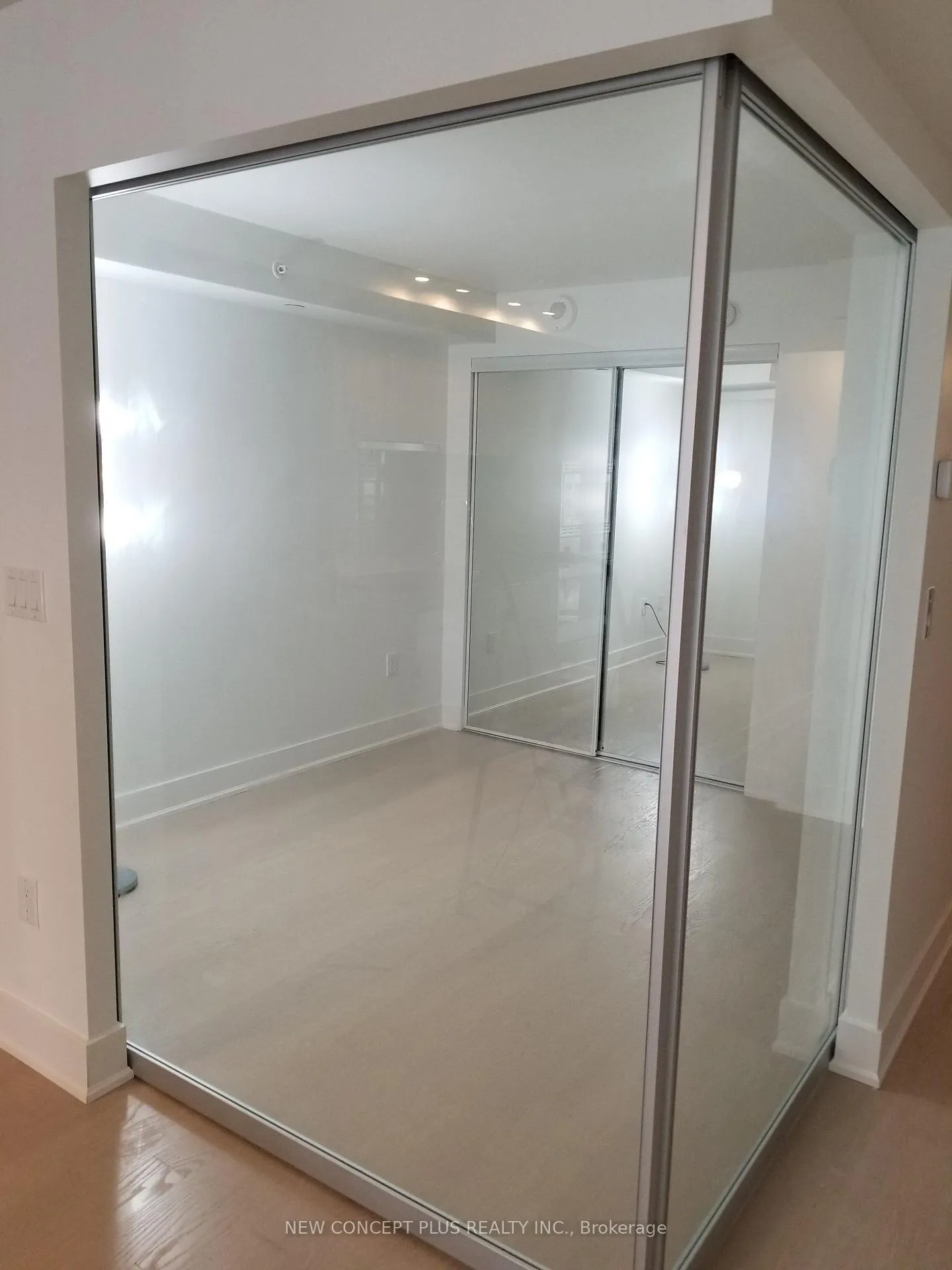 Photo 4 of Unit 719, 955 Bay Street, Toronto, Bay Street Corridor — HOMEH