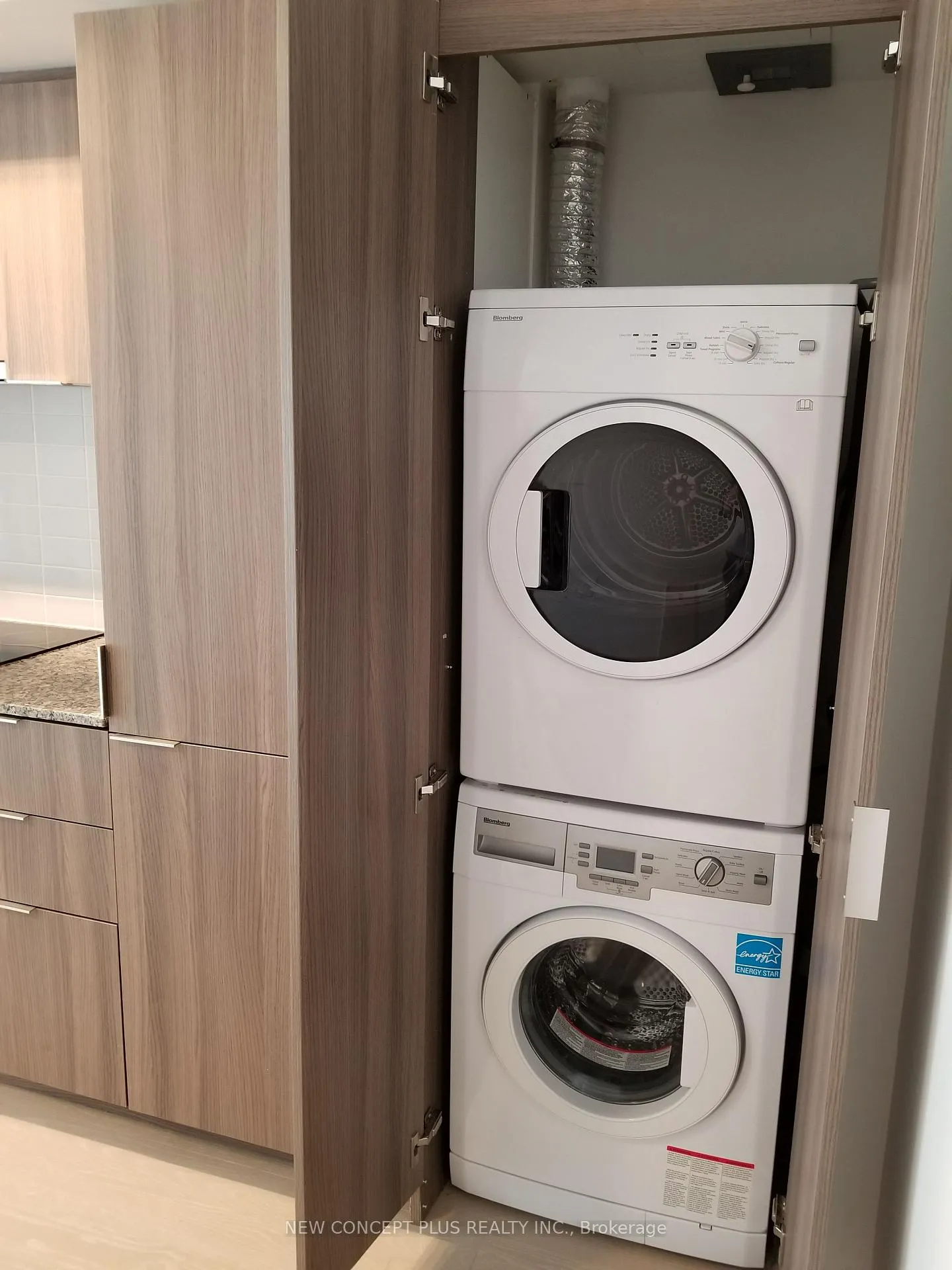 Photo 7 of Unit 719, 955 Bay Street, Toronto, Bay Street Corridor — HOMEH