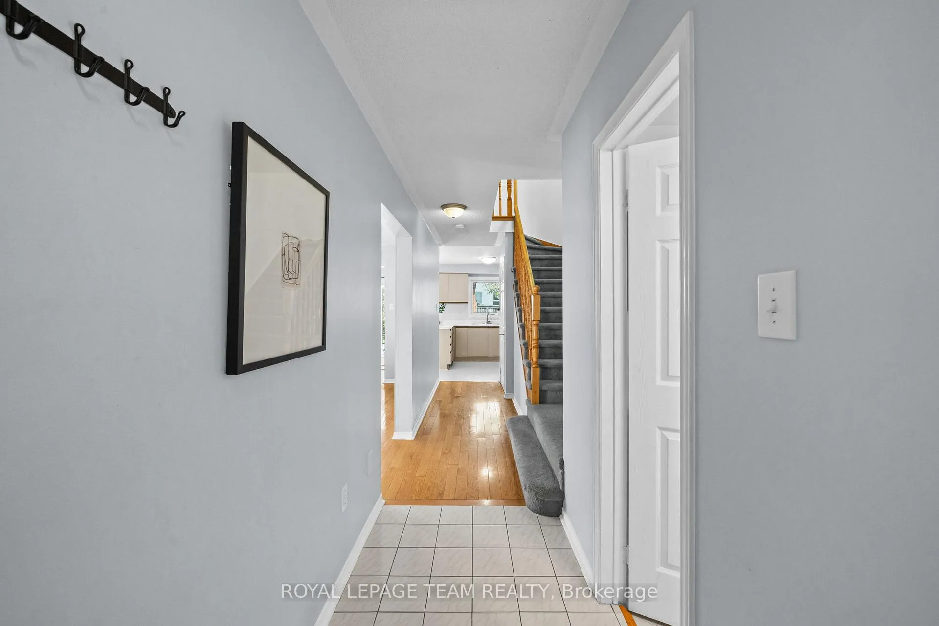 Photo 5 of 2 Ipswich Terrace, Ottawa, Kanata - Morgan's Grant/South March — HOMEH