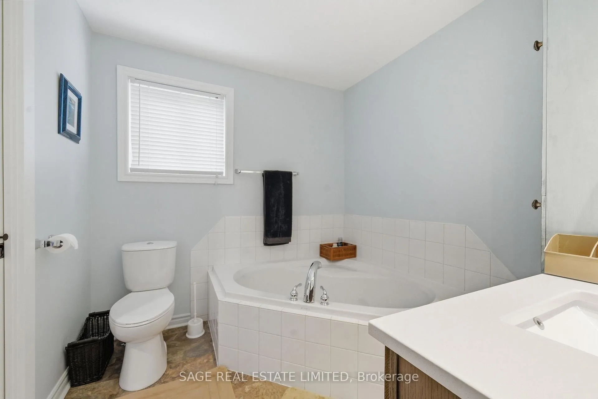 Photo 26 of 141 Sandy Point Road, Kawartha Lakes, Verulam — HOMEH