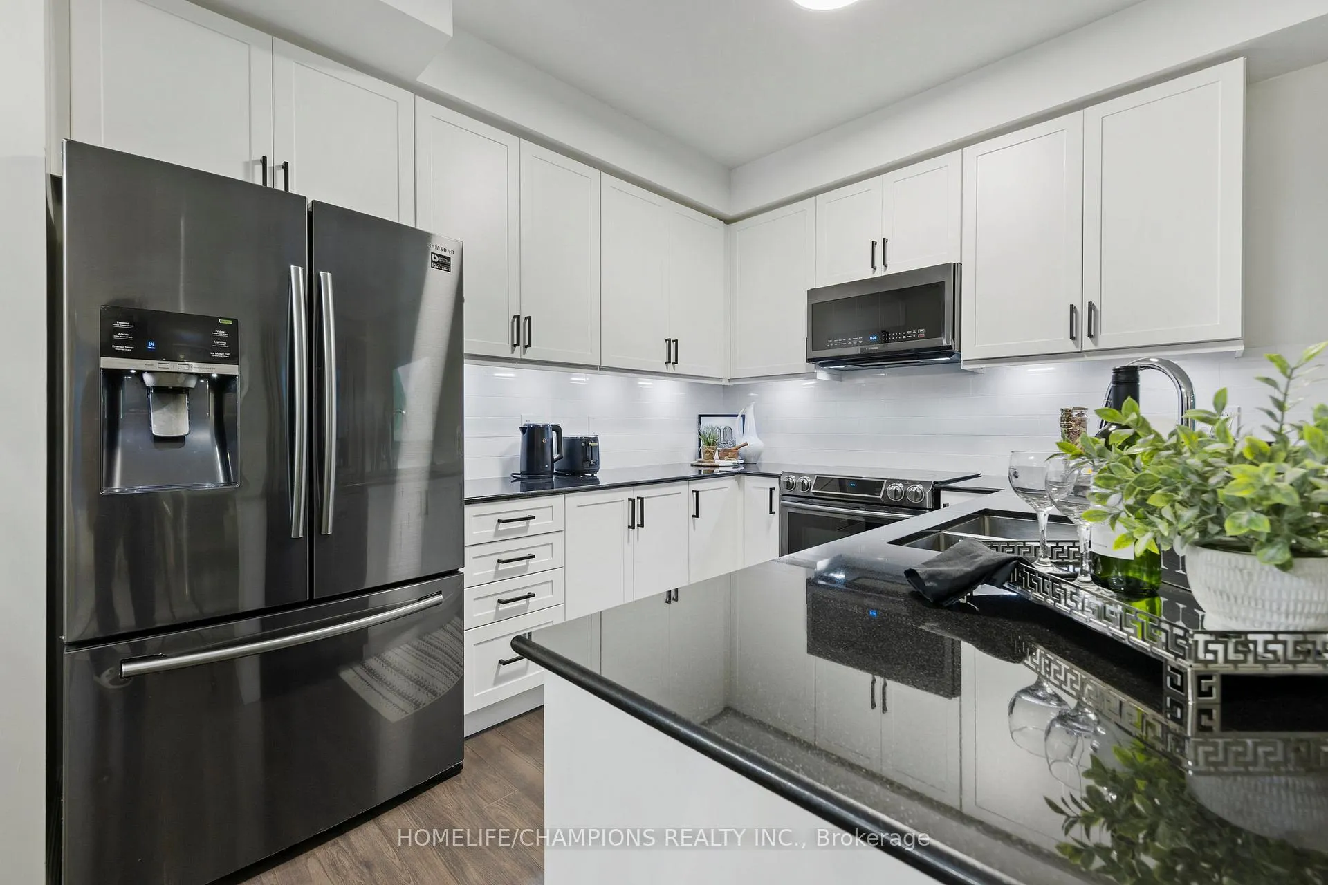 Photo 13 of 38 Longshore Way, Whitby, Port Whitby — HOMEH
