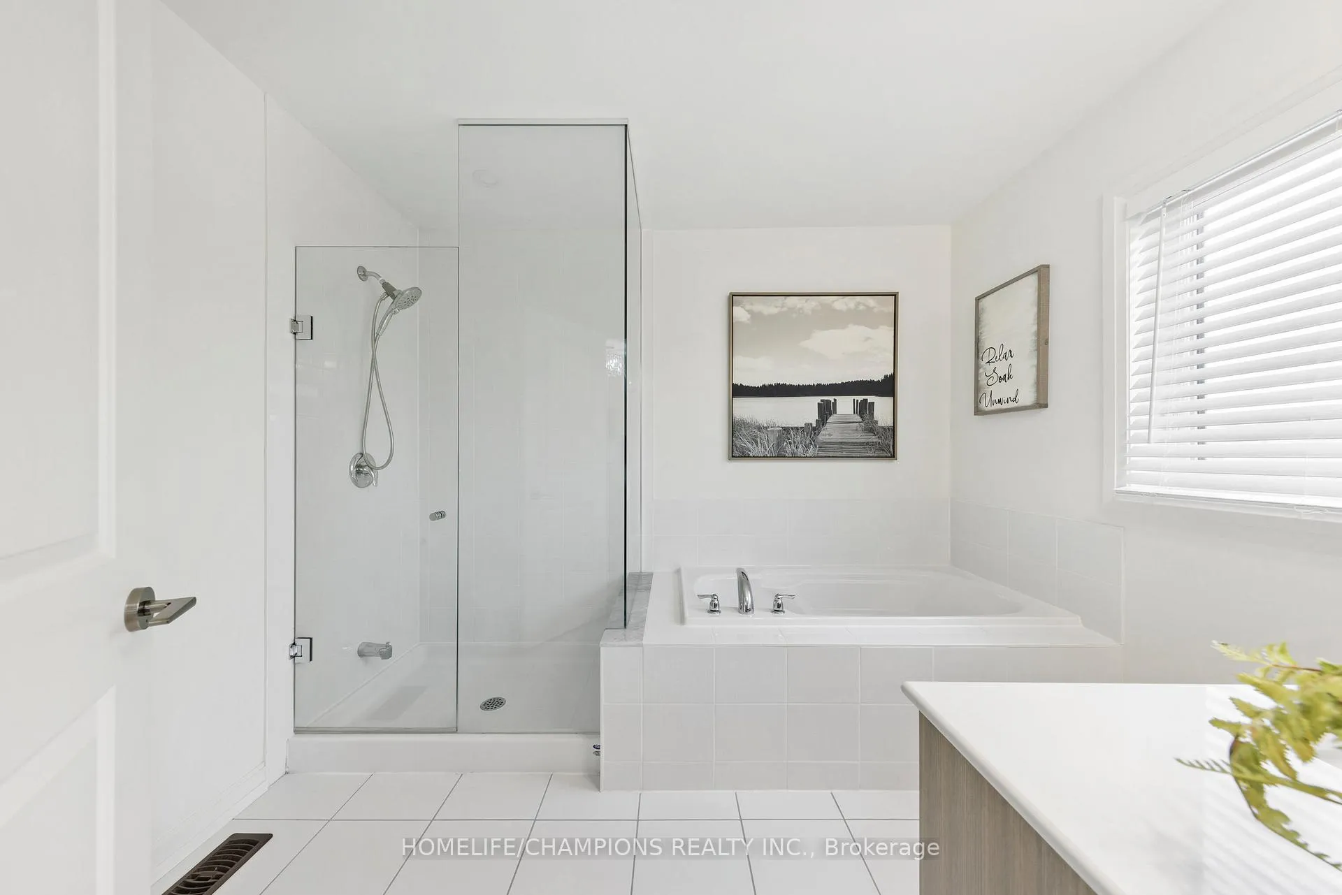 Photo 23 of 38 Longshore Way, Whitby, Port Whitby — HOMEH