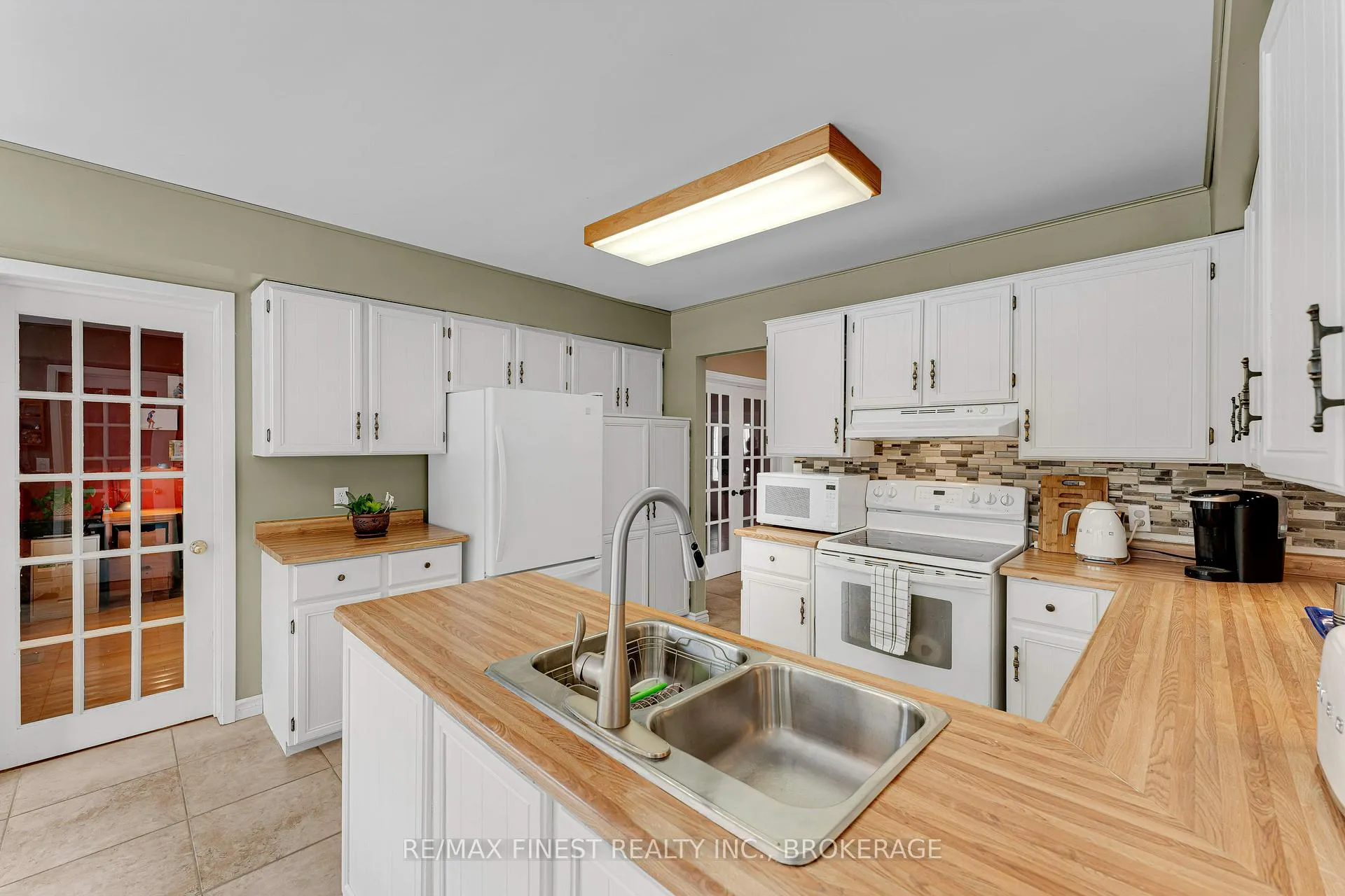 Photo 8 of 838 Woodside Drive, Kingston, North of Taylor-Kidd Blvd — HOMEH